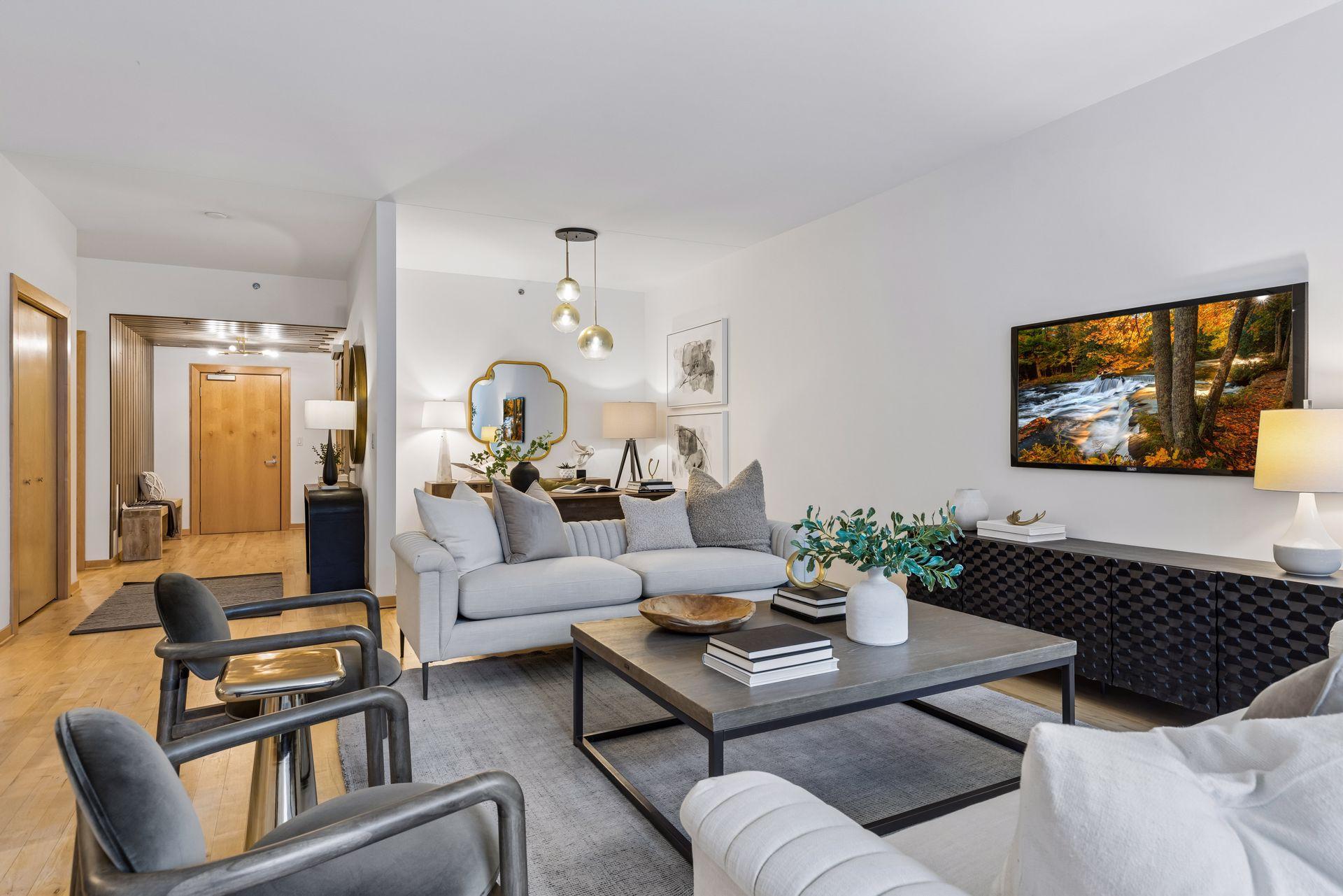 215 10th Avenue S Unit: 411