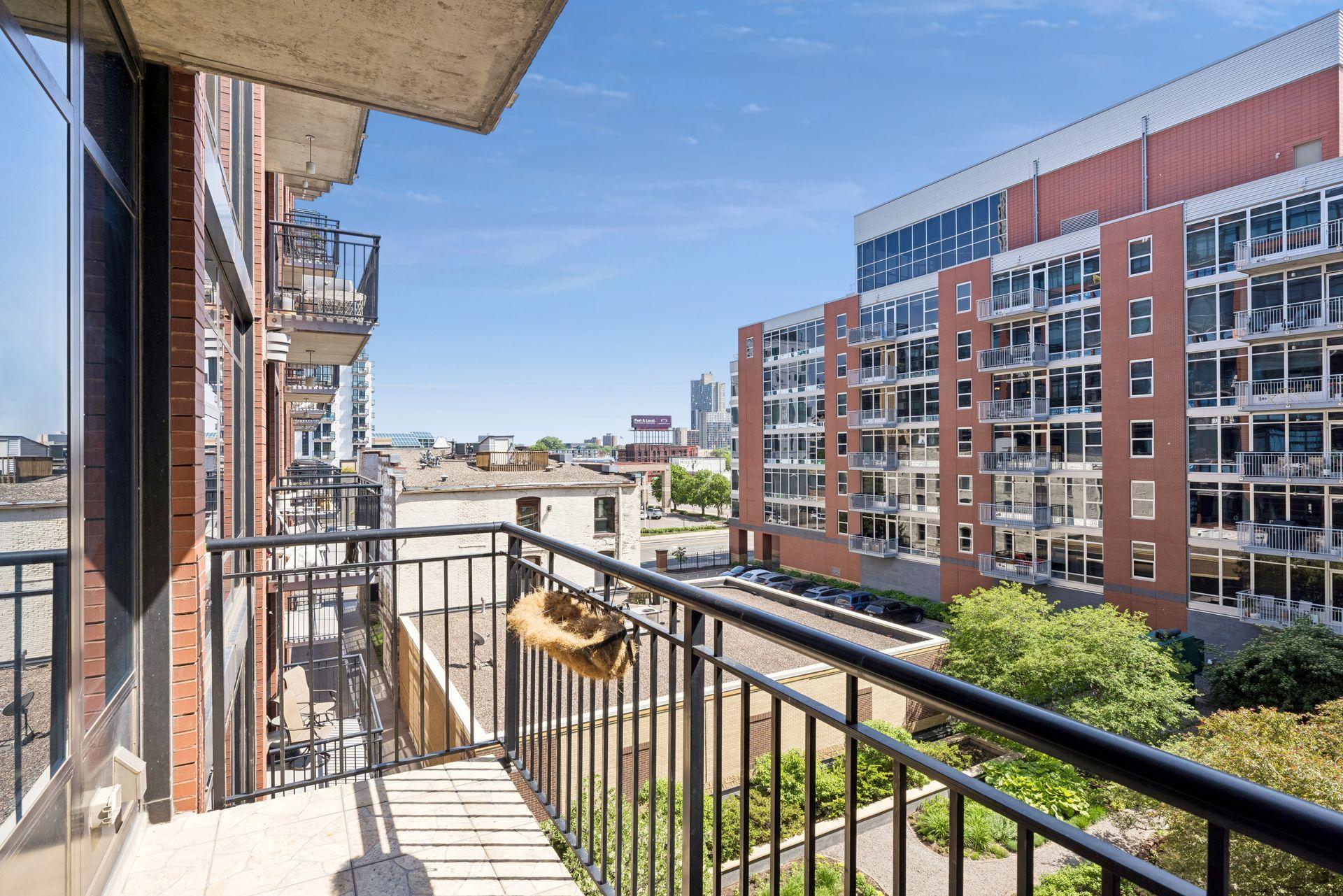 215 10th Avenue S Unit: 411