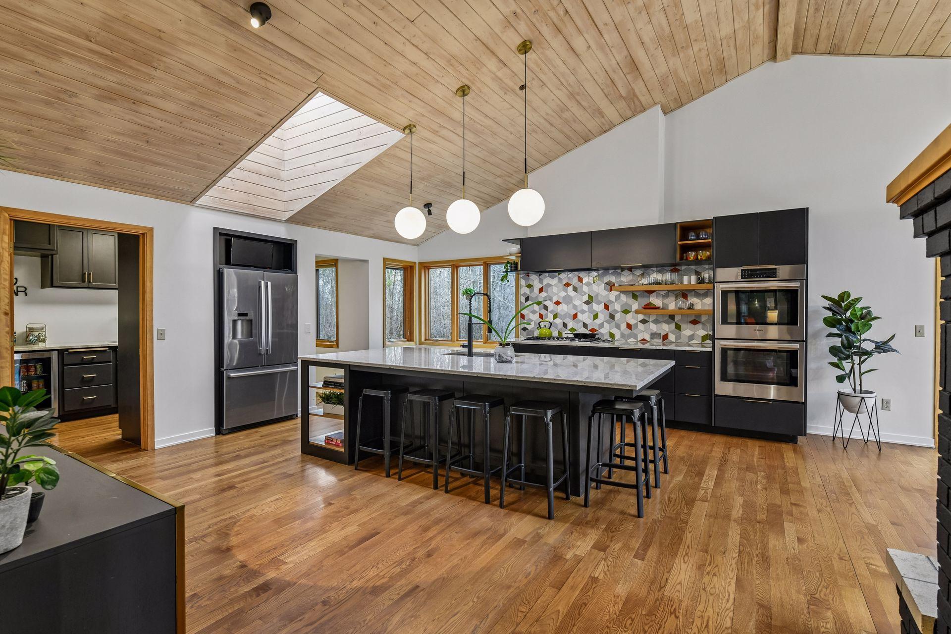 1815 Meadowwoods Trail