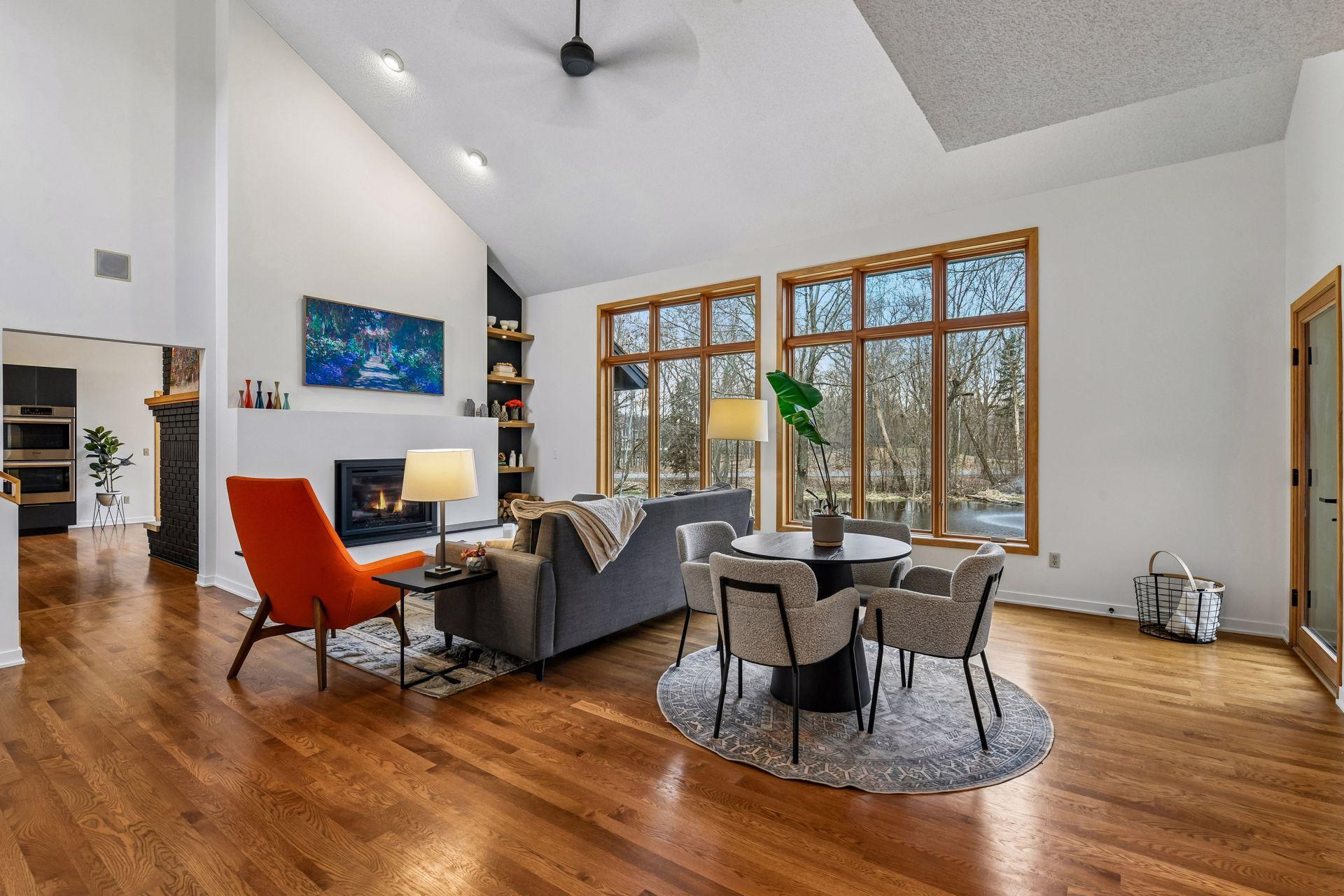 1815 Meadowwoods Trail