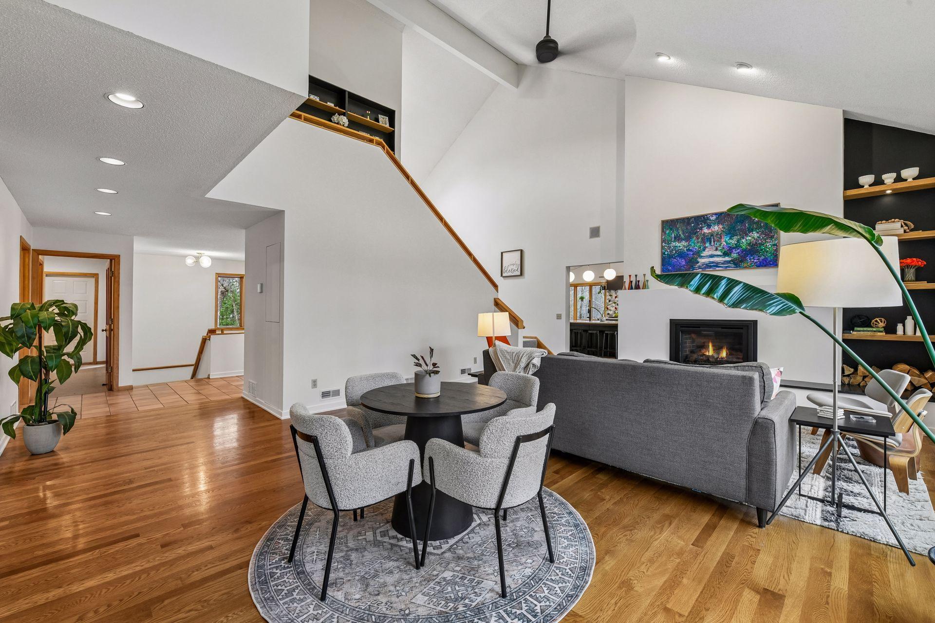1815 Meadowwoods Trail