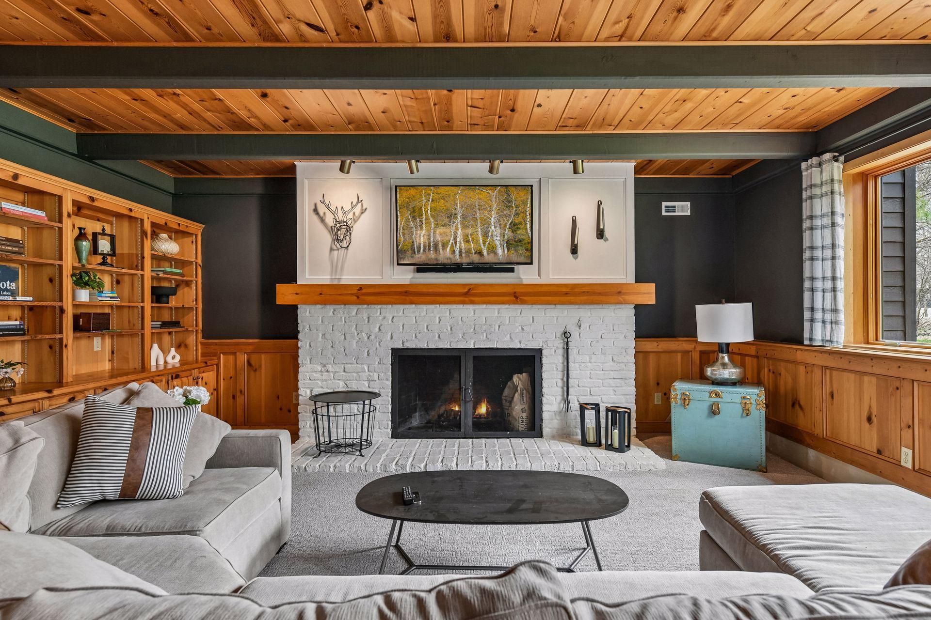 1815 Meadowwoods Trail