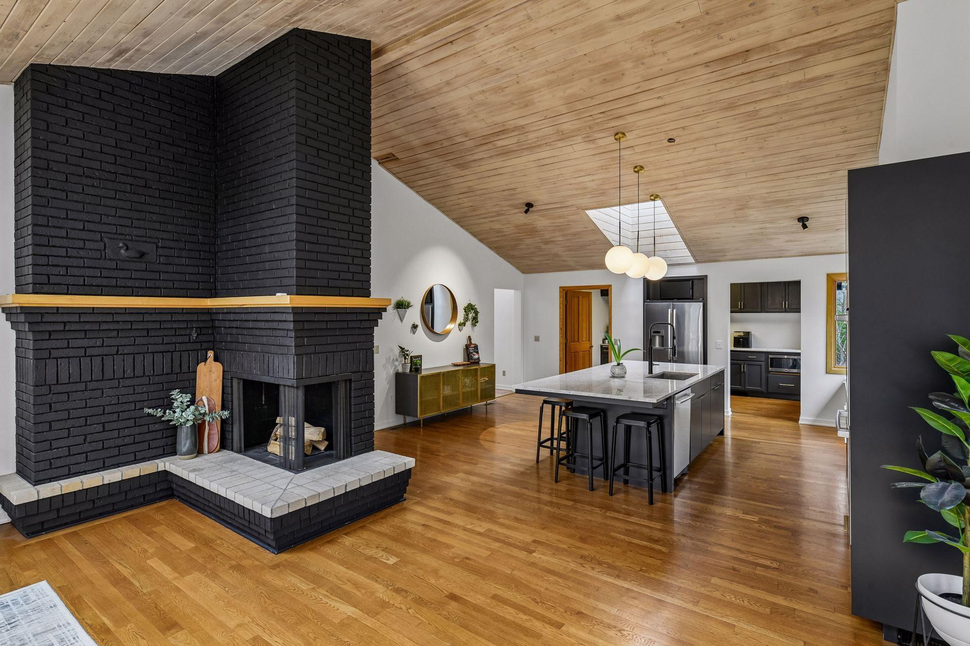 1815 Meadowwoods Trail