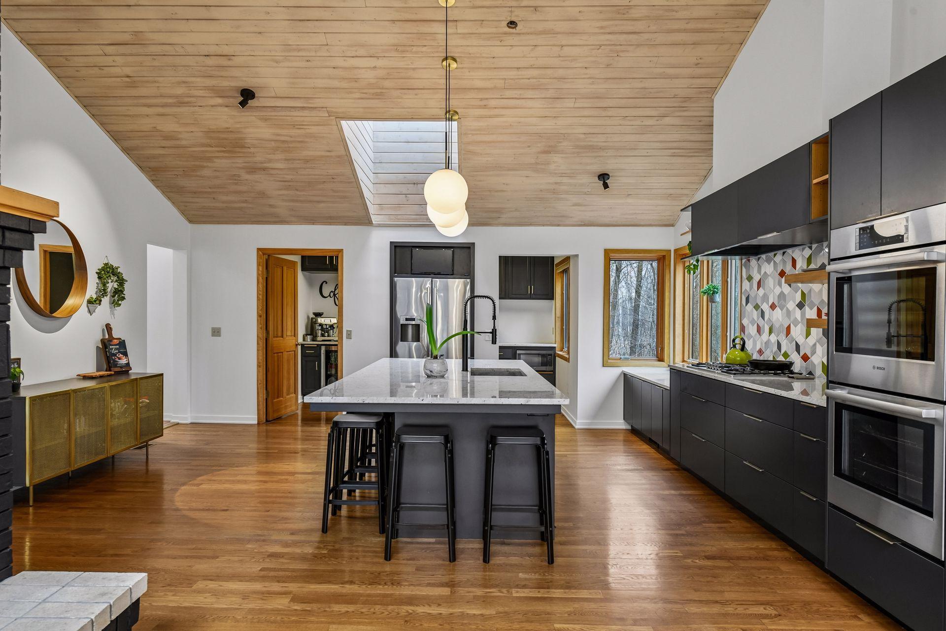 1815 Meadowwoods Trail