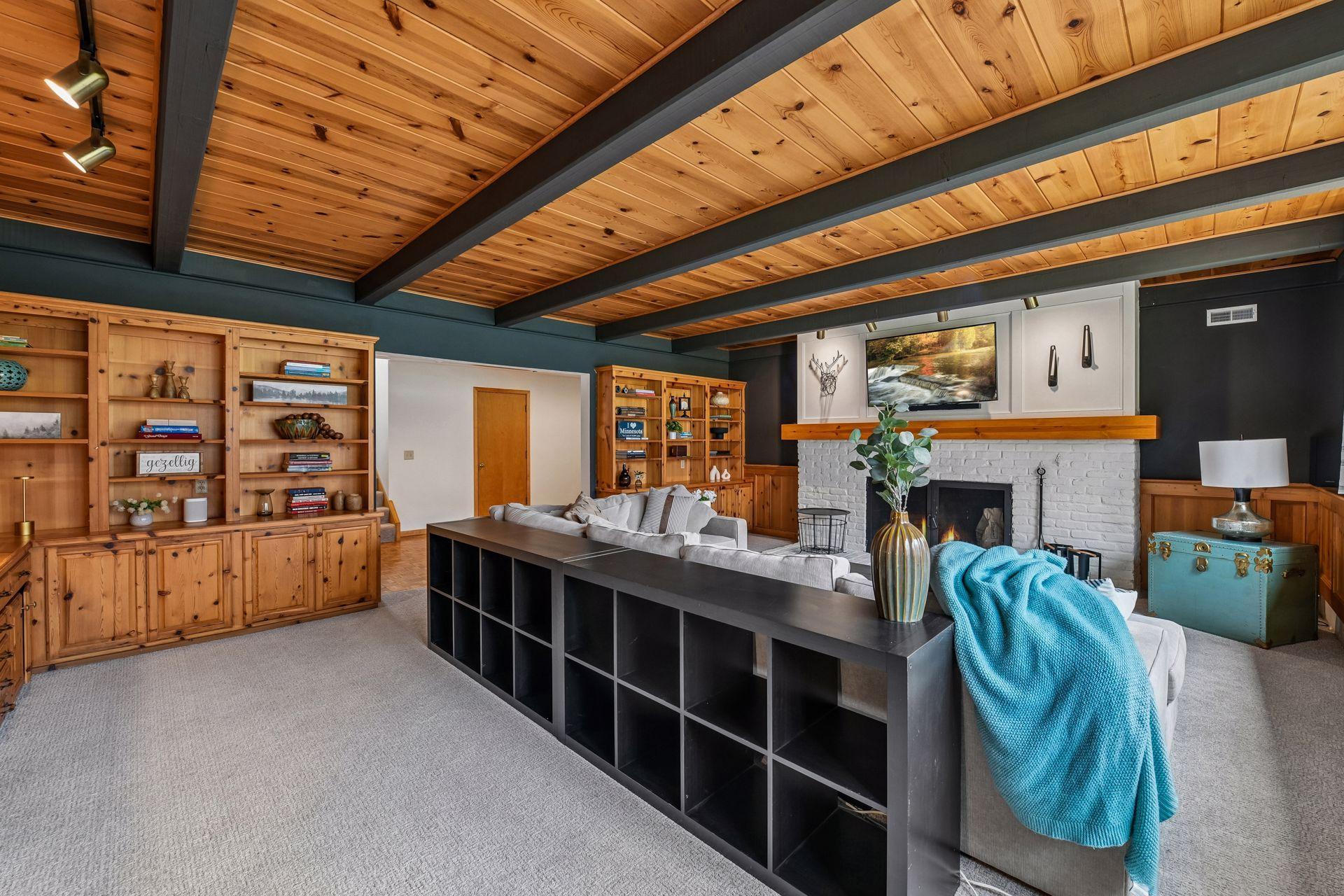 1815 Meadowwoods Trail
