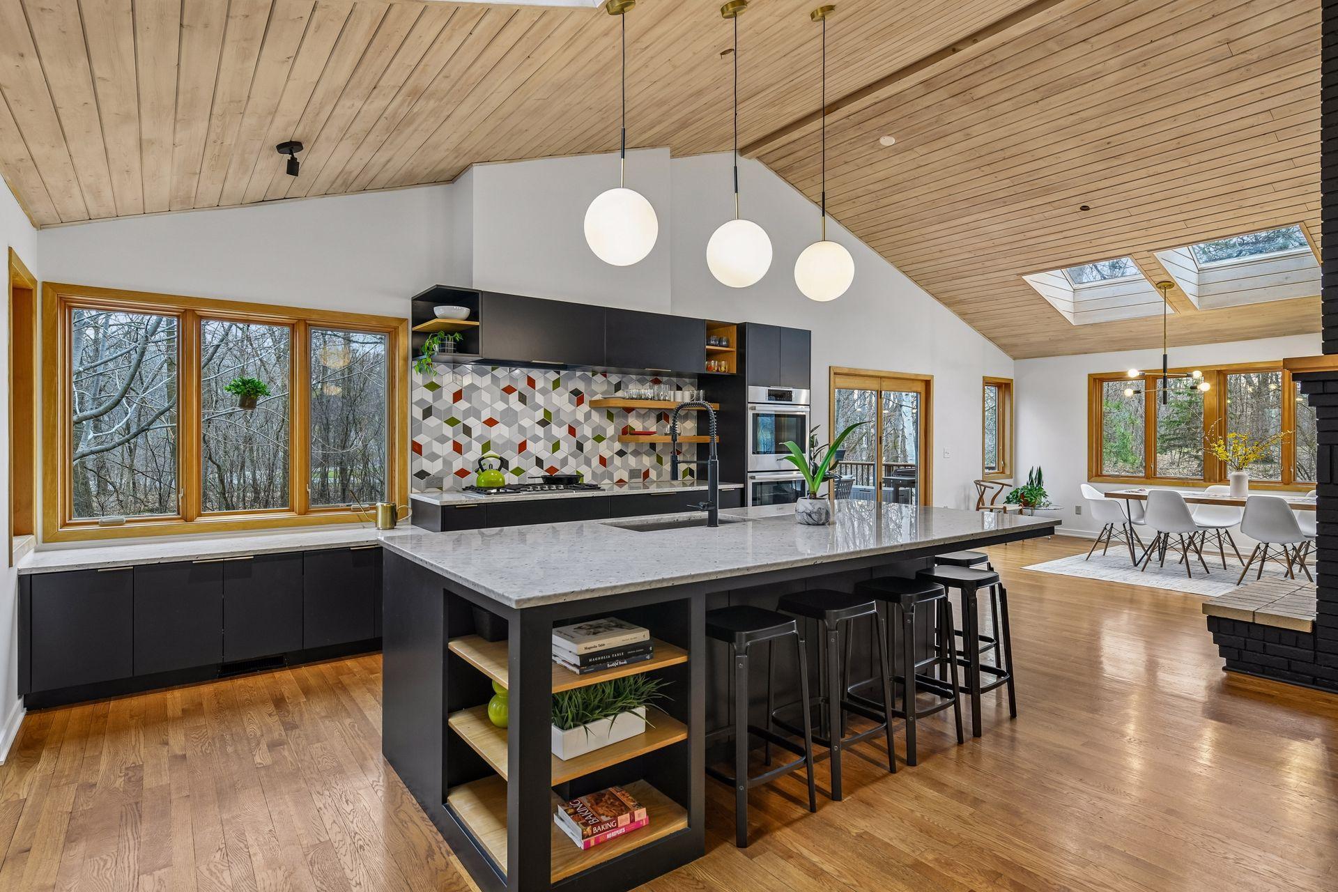 1815 Meadowwoods Trail