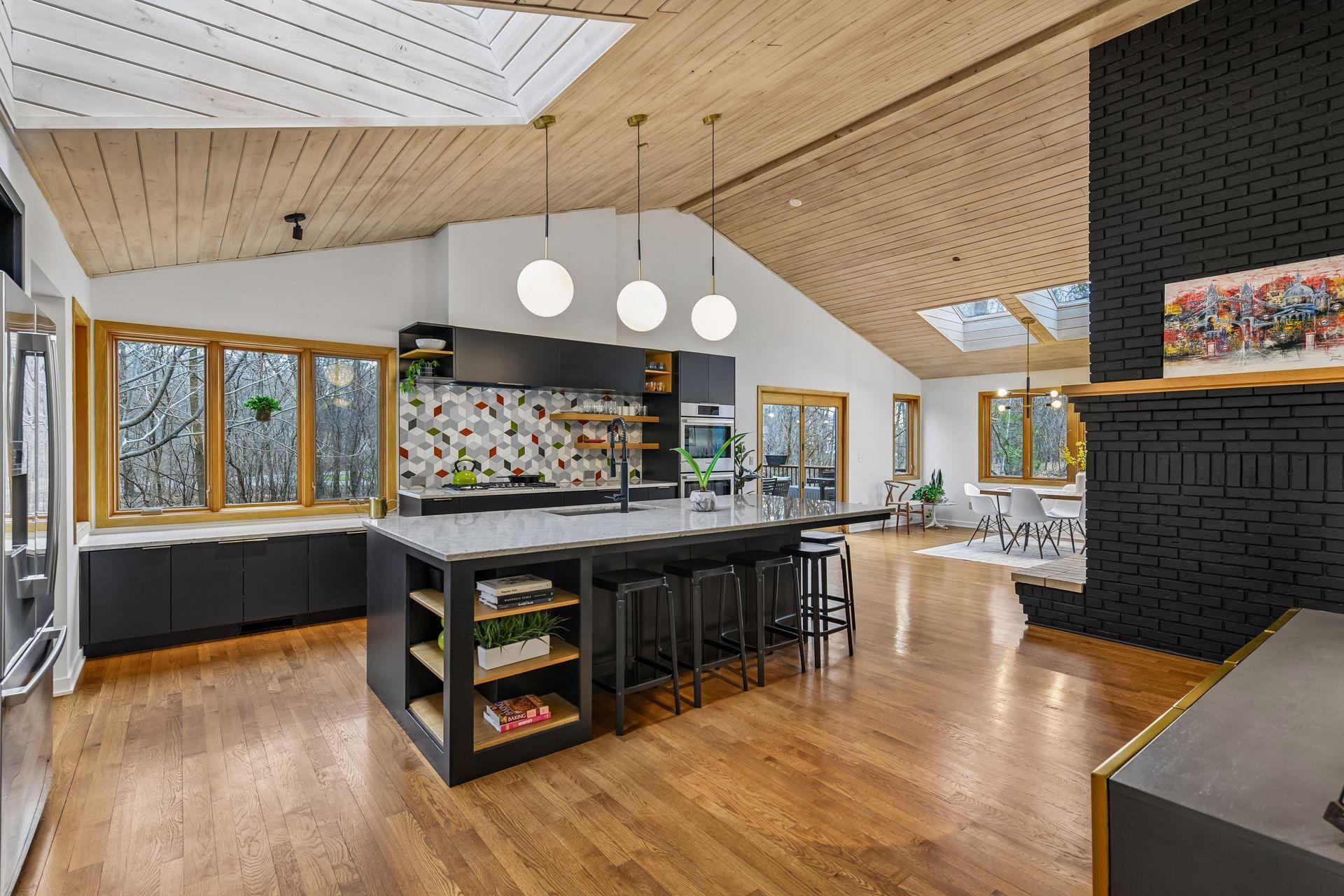 1815 Meadowwoods Trail