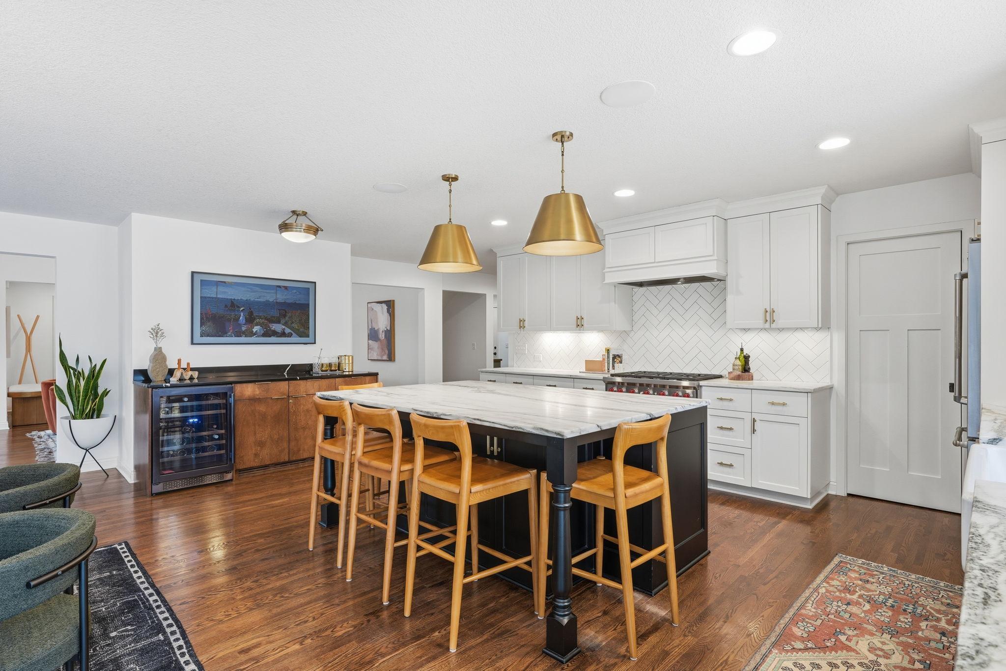 225 Broadway Avenue N