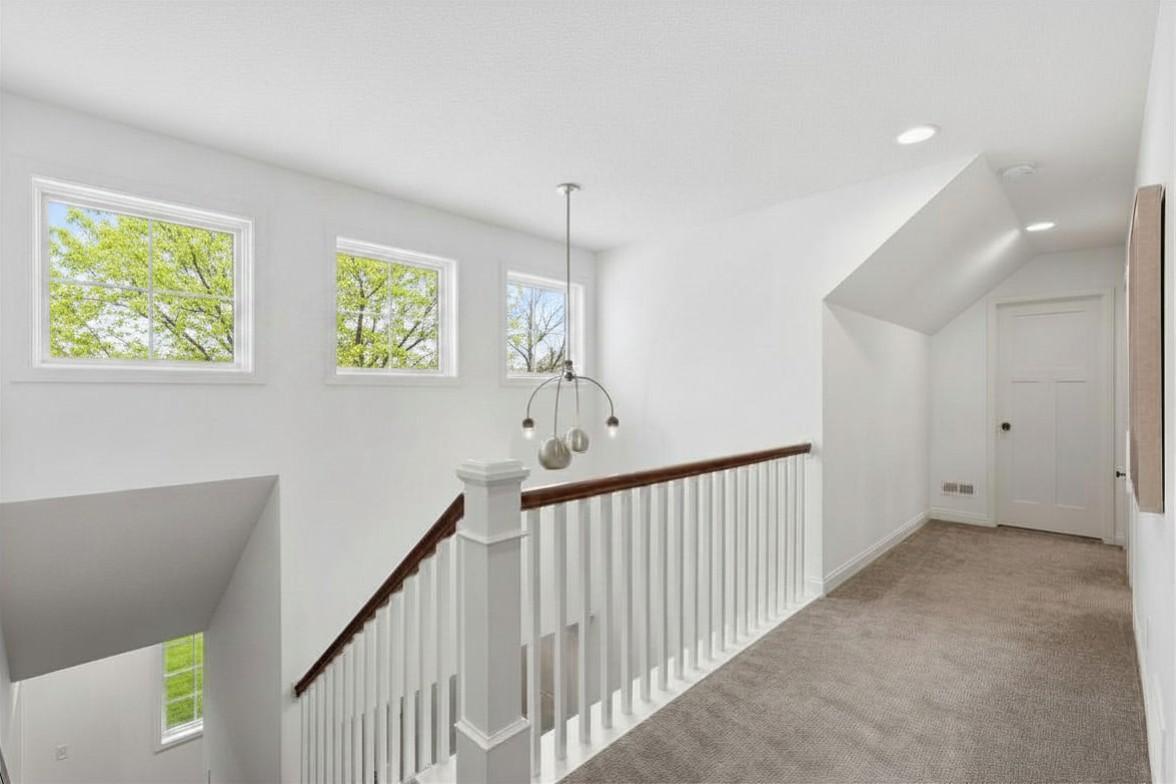 225 Broadway Avenue N