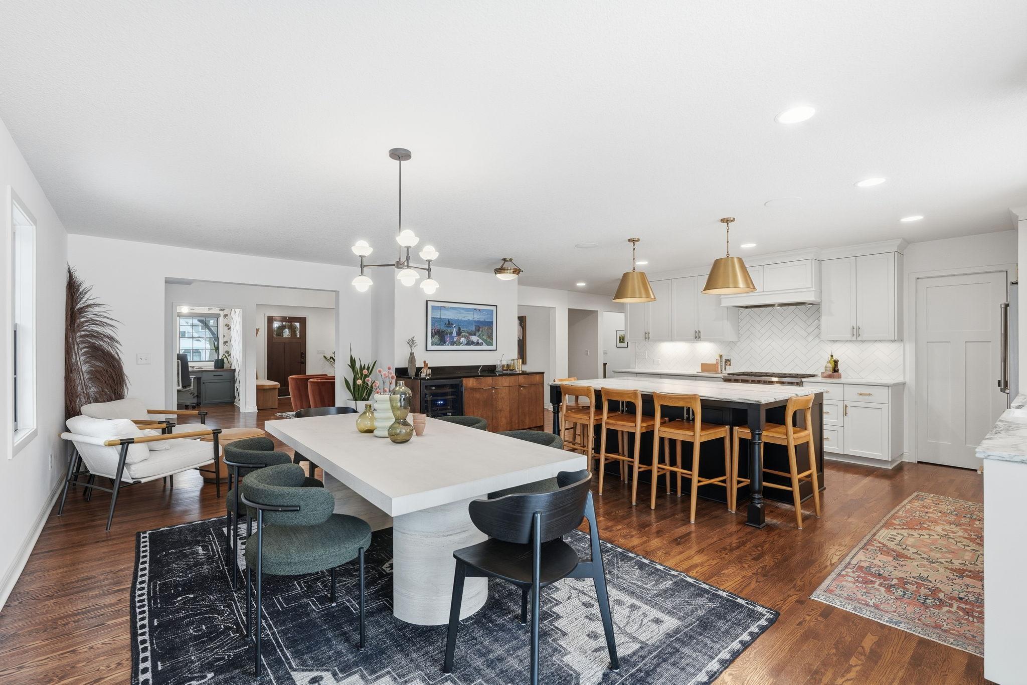 225 Broadway Avenue N
