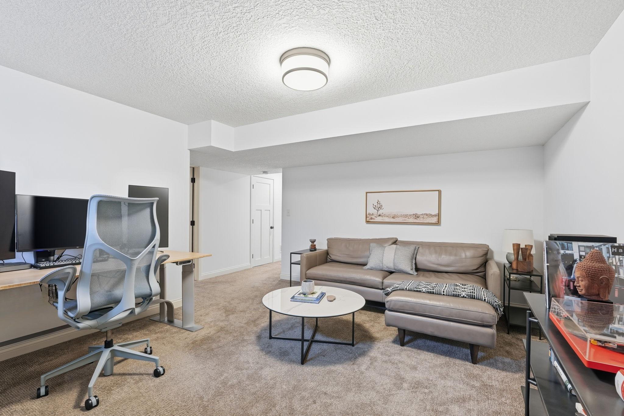 225 Broadway Avenue N