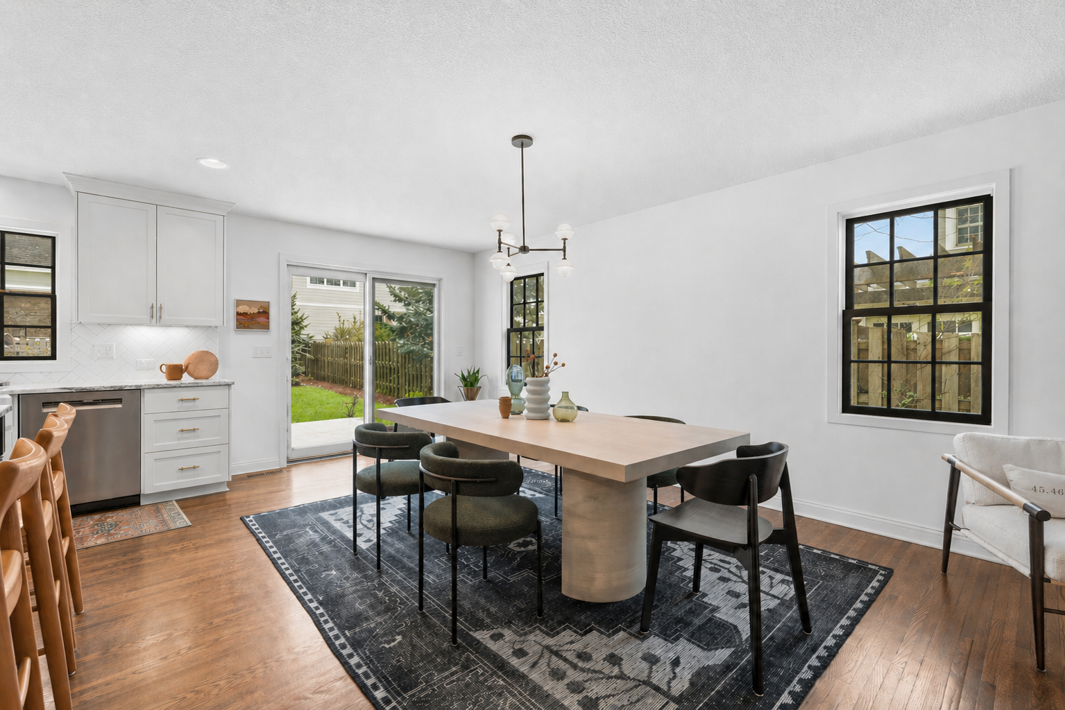 225 Broadway Avenue N