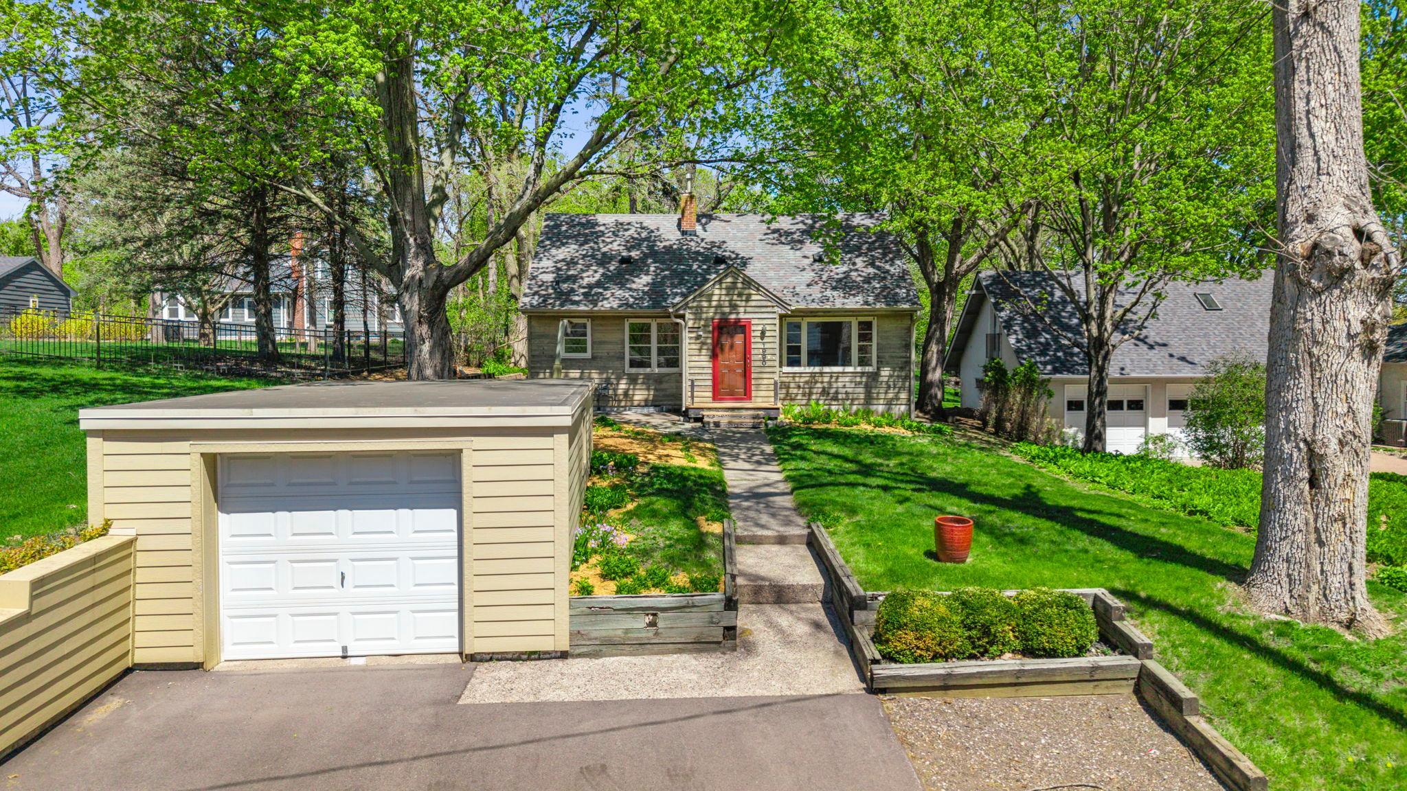1990 Spates Ave