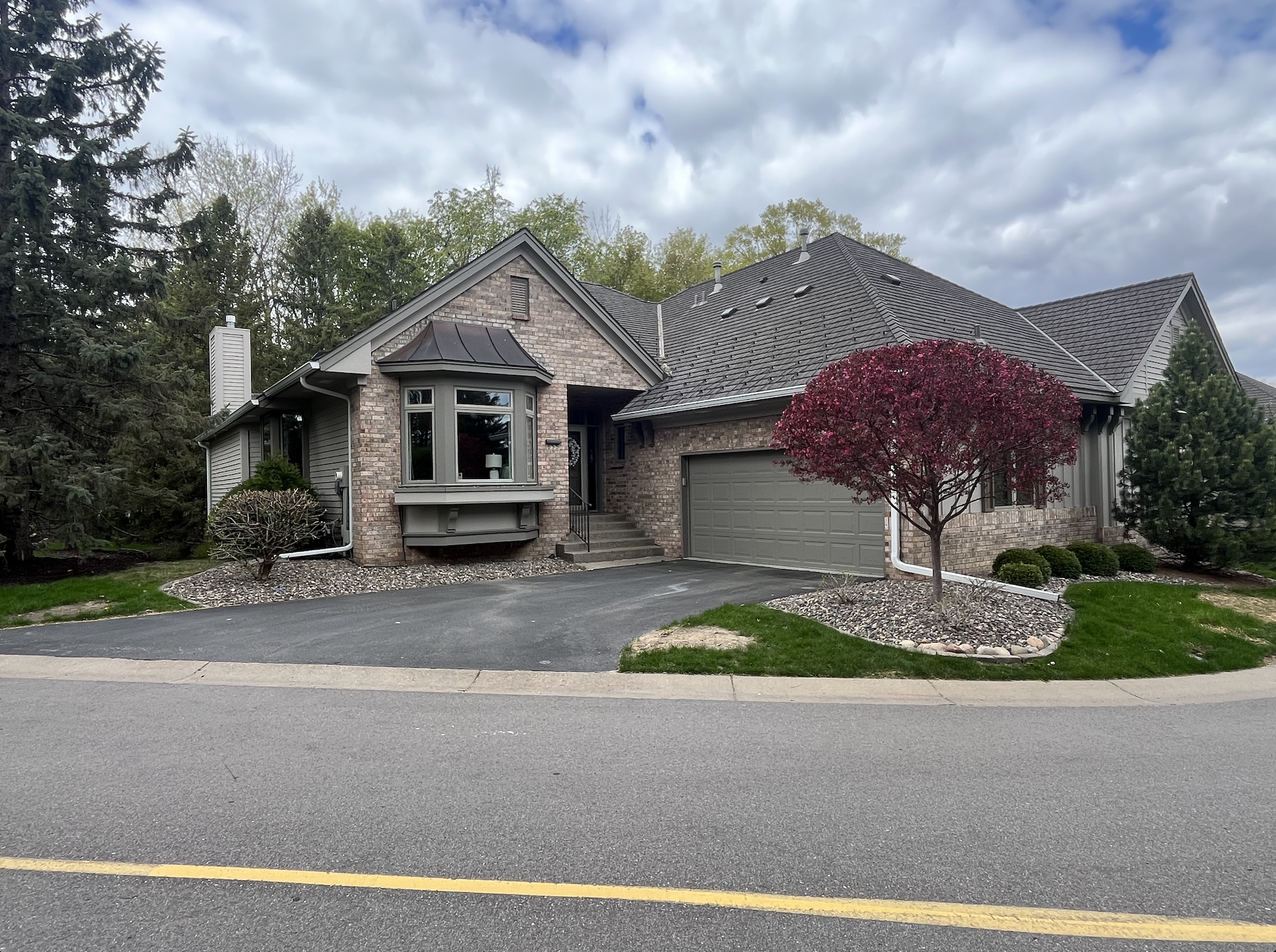 655 Waycliffe Drive N