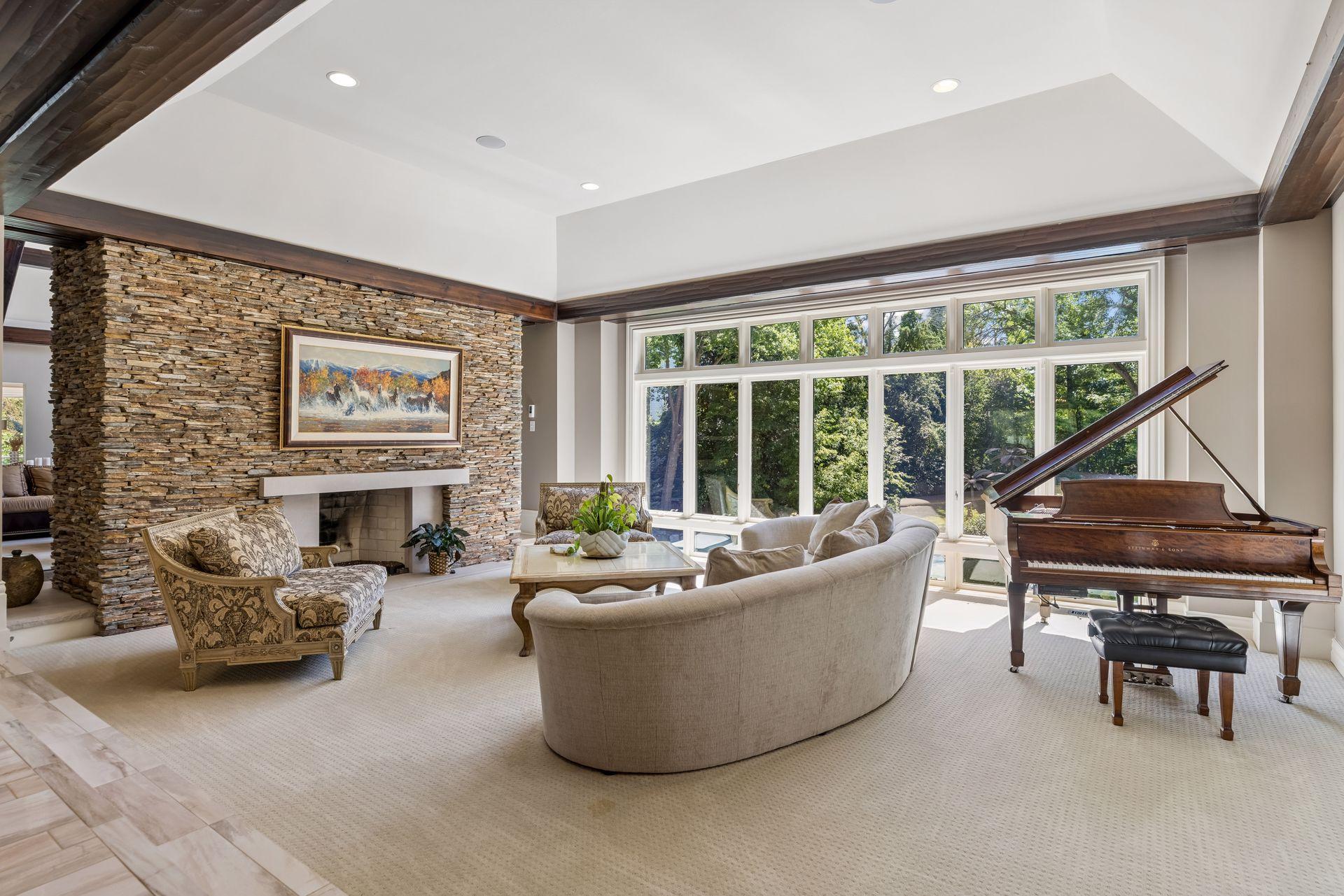326 Ferndale Road W