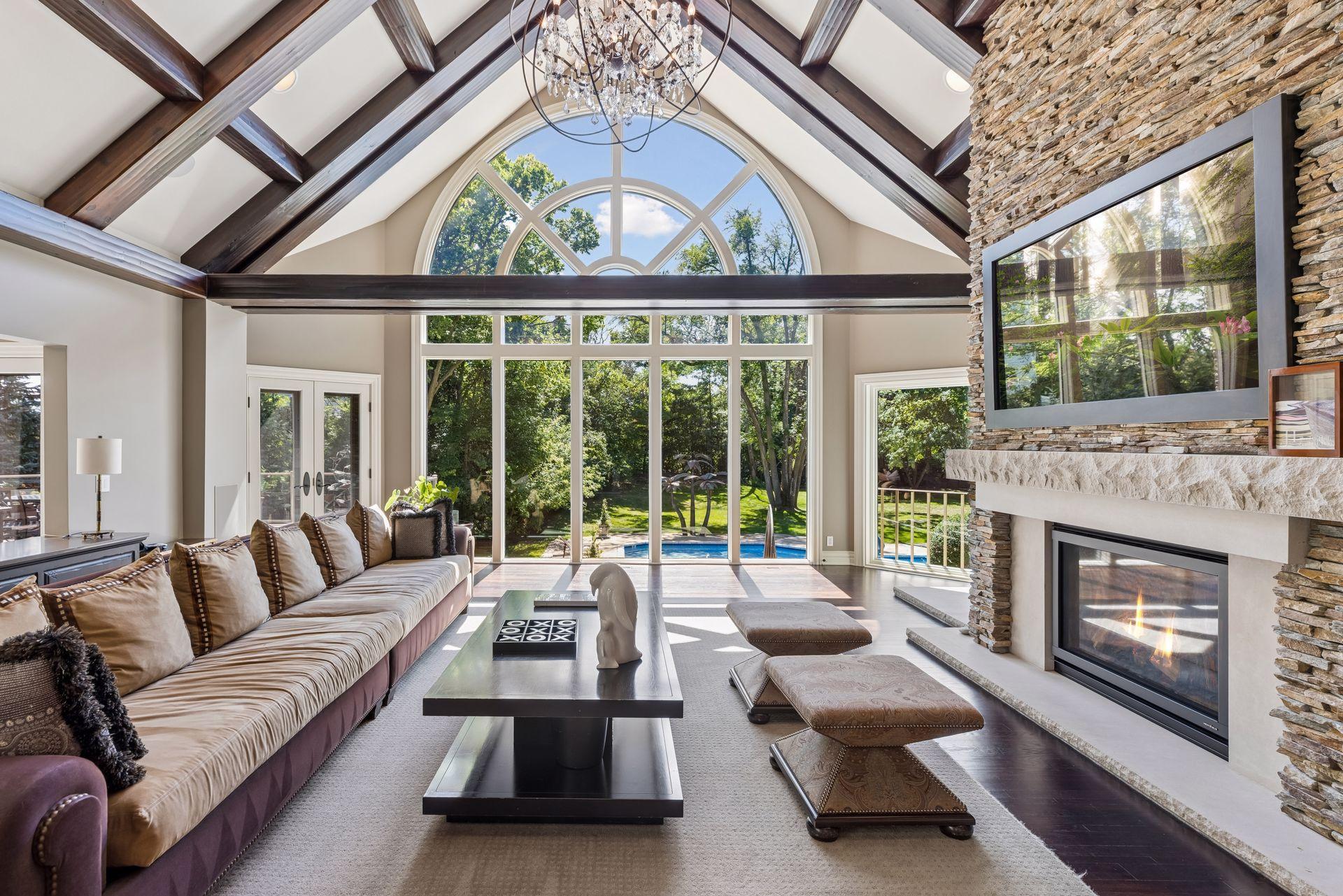 326 Ferndale Road W