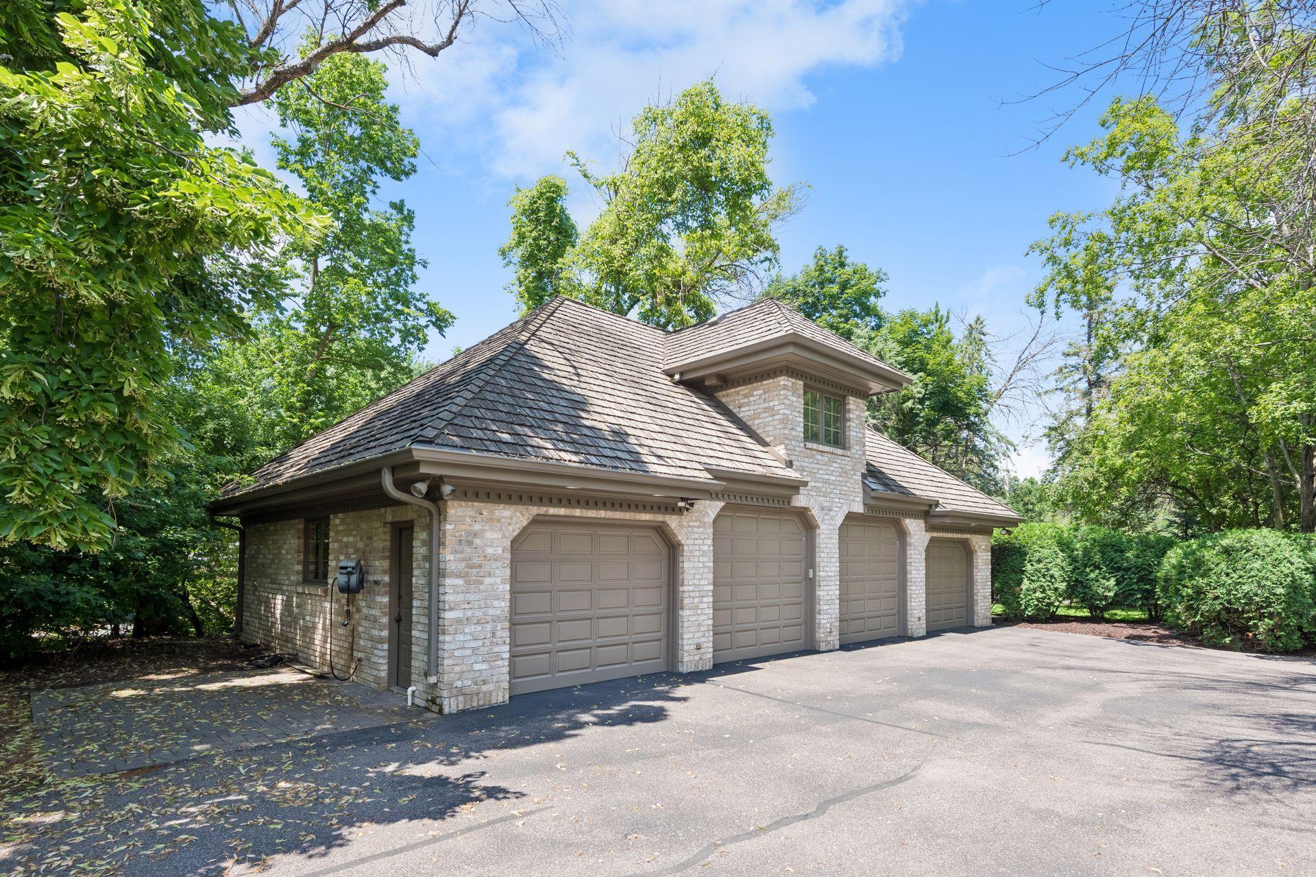 326 Ferndale Road W