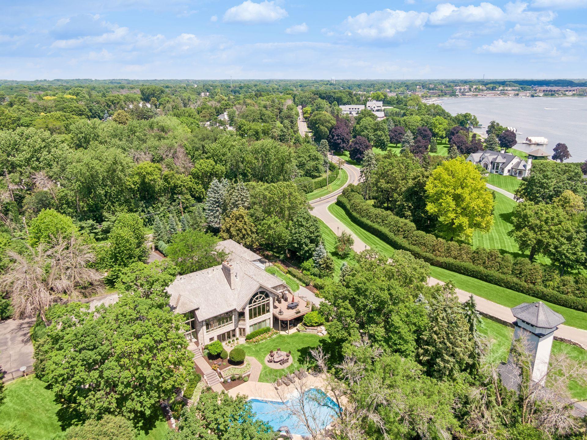 326 Ferndale Road W