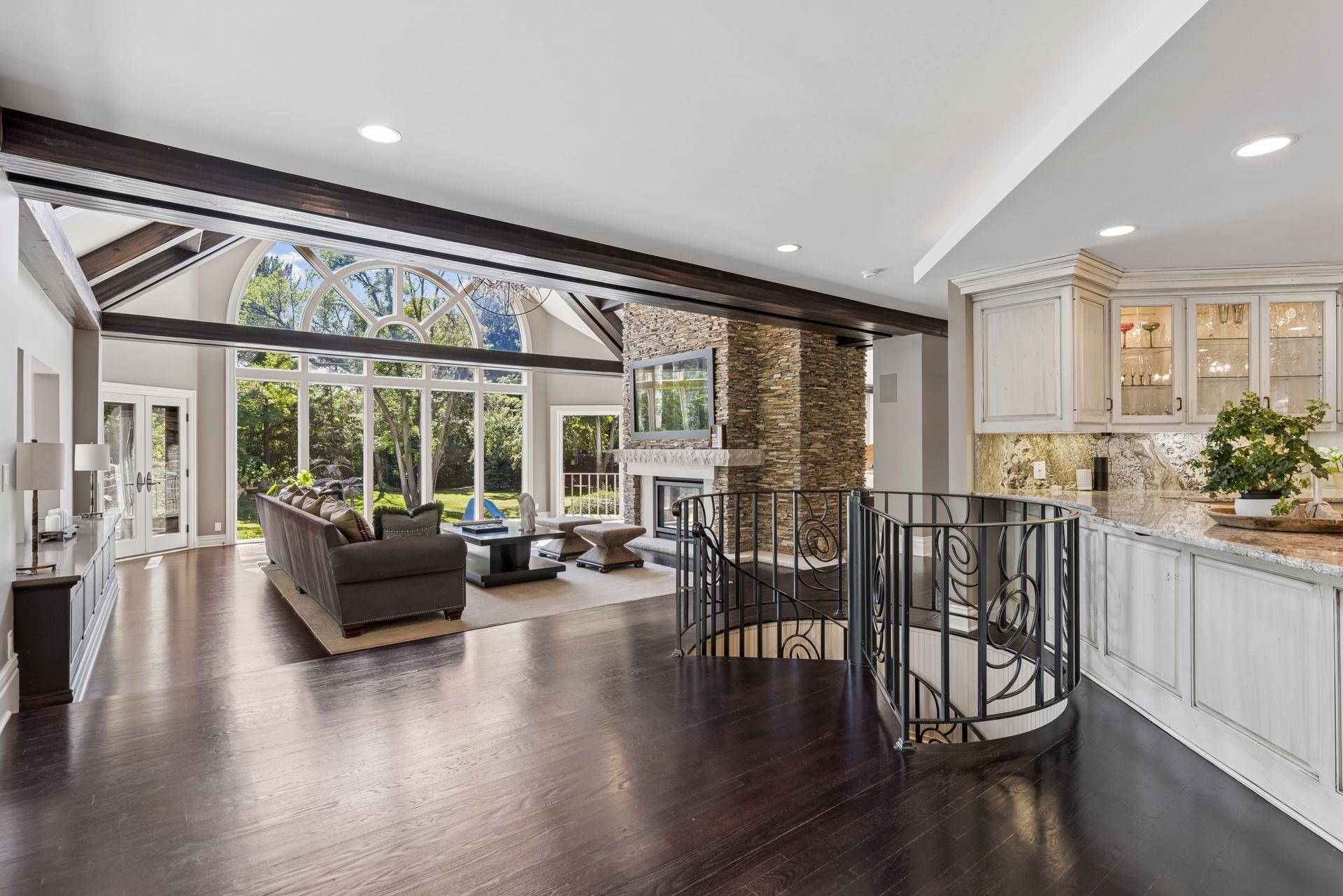 326 Ferndale Road W