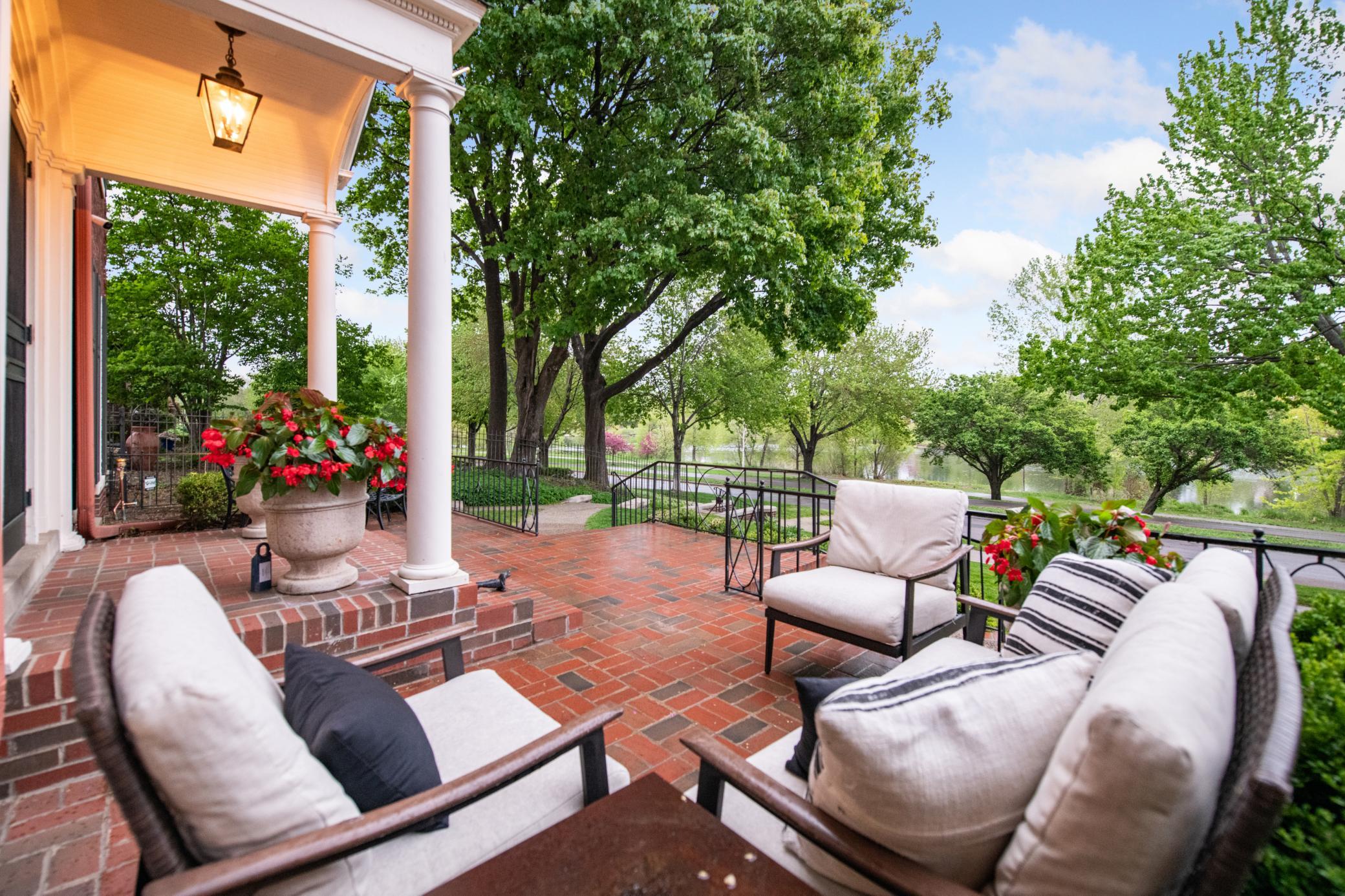 2240 W Lake Of The Isles Parkway