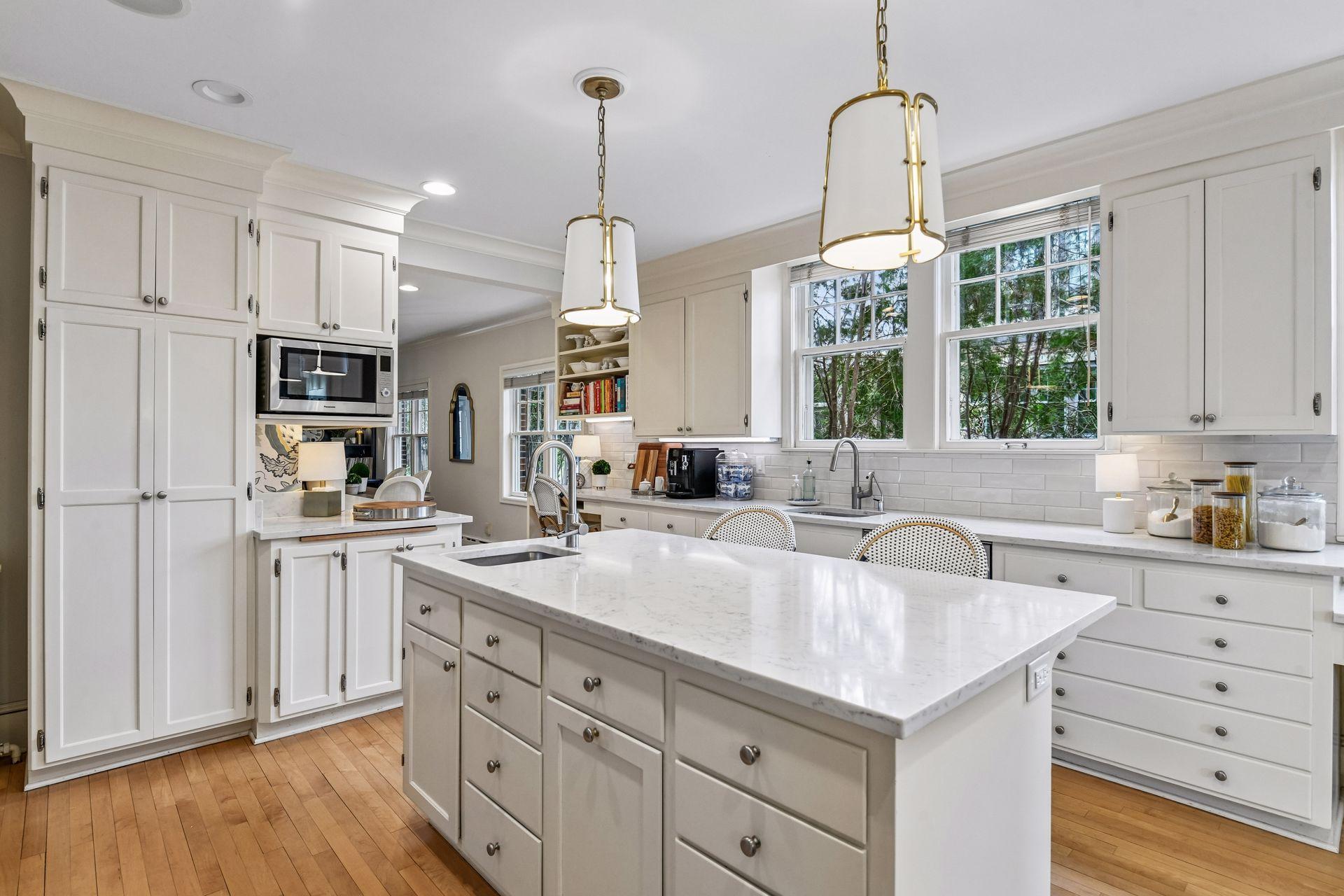 2240 W Lake Of The Isles Parkway