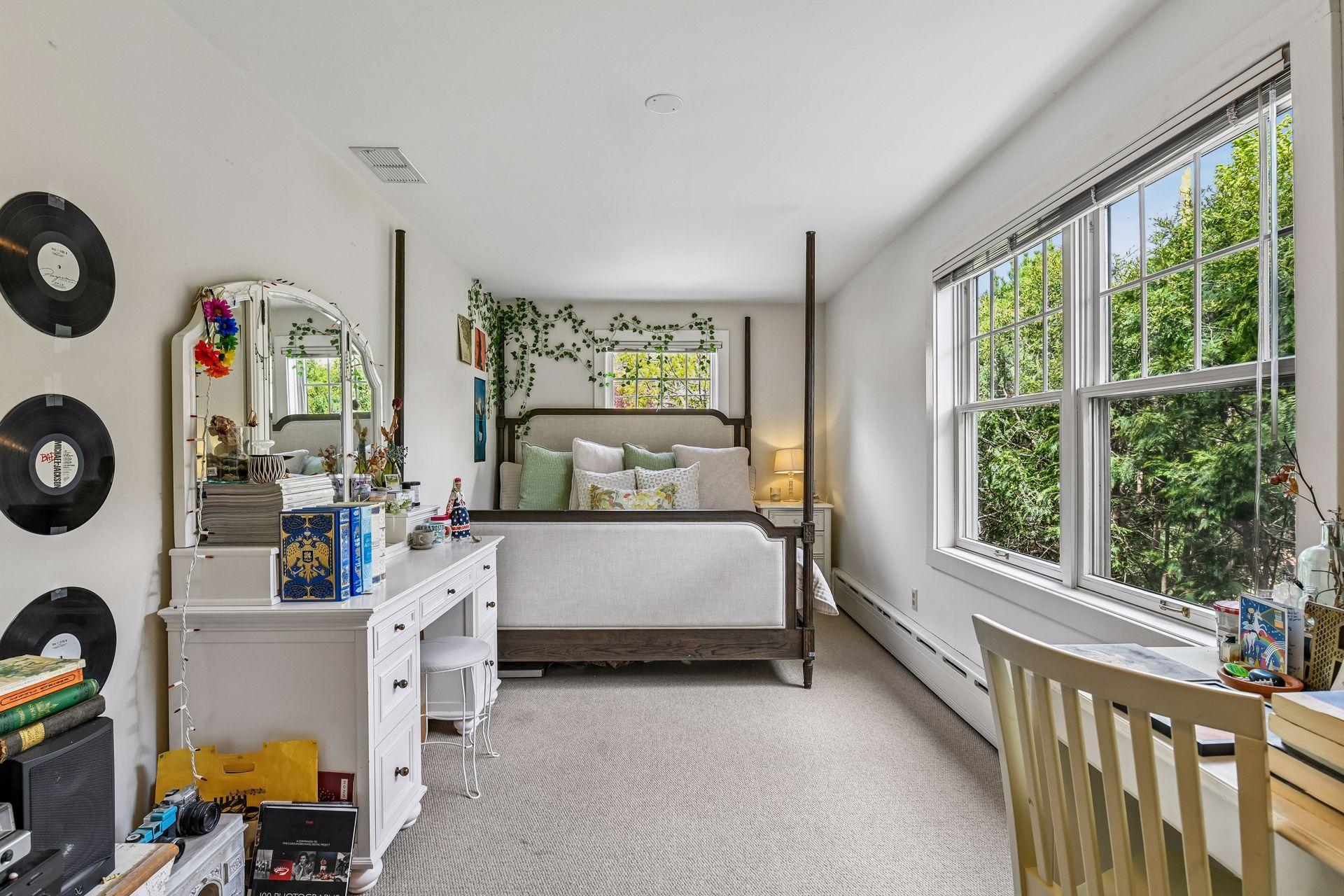 2240 W Lake Of The Isles Parkway