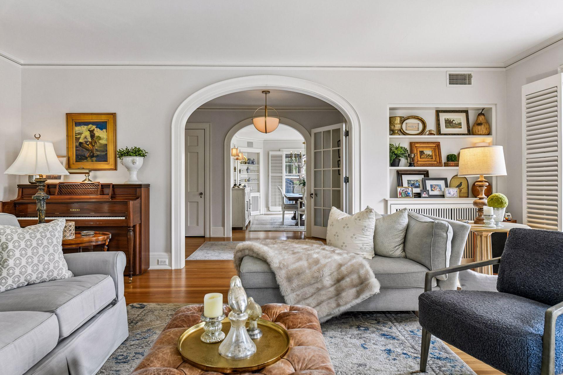 2240 W Lake Of The Isles Parkway