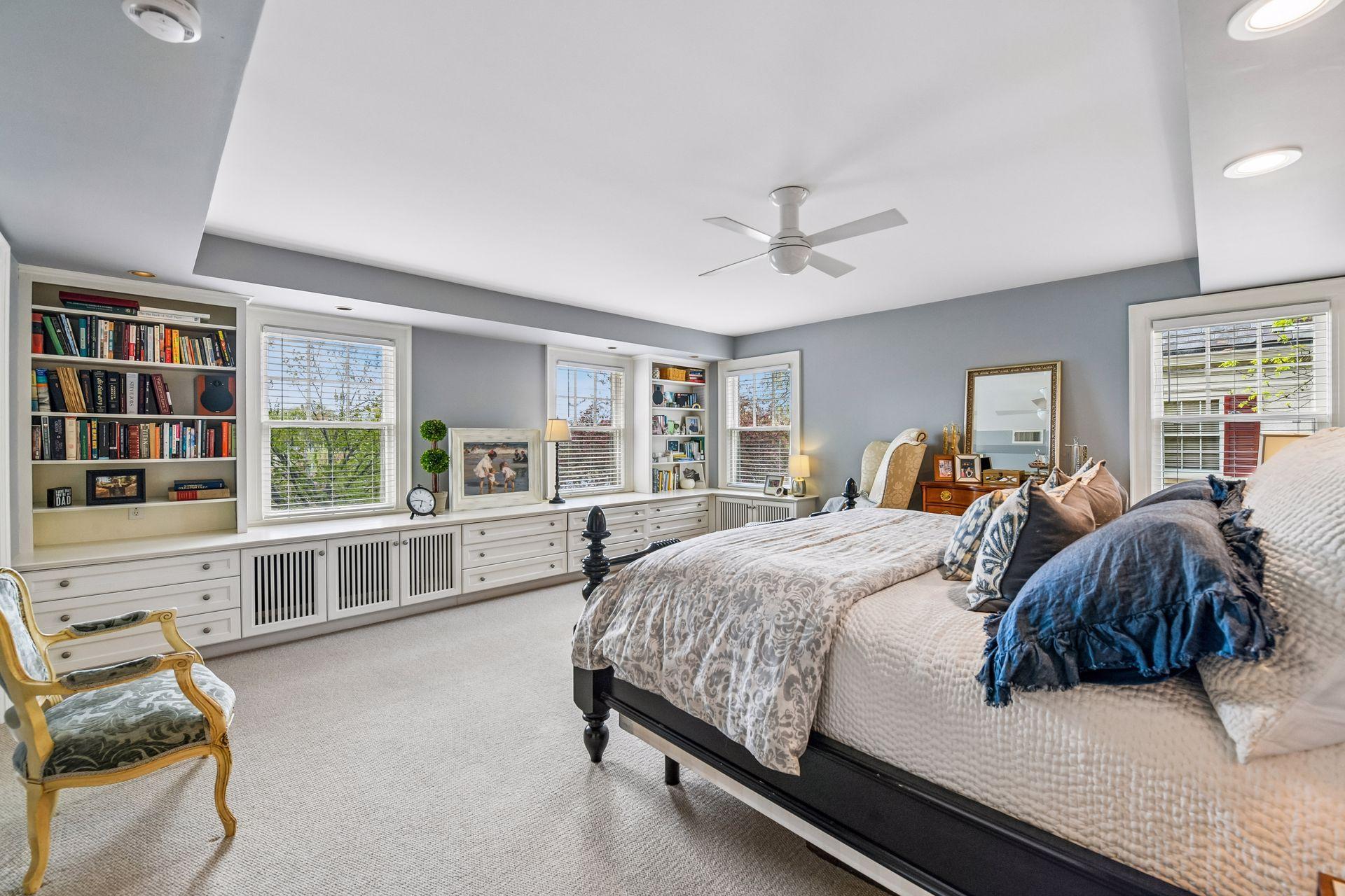 2240 W Lake Of The Isles Parkway