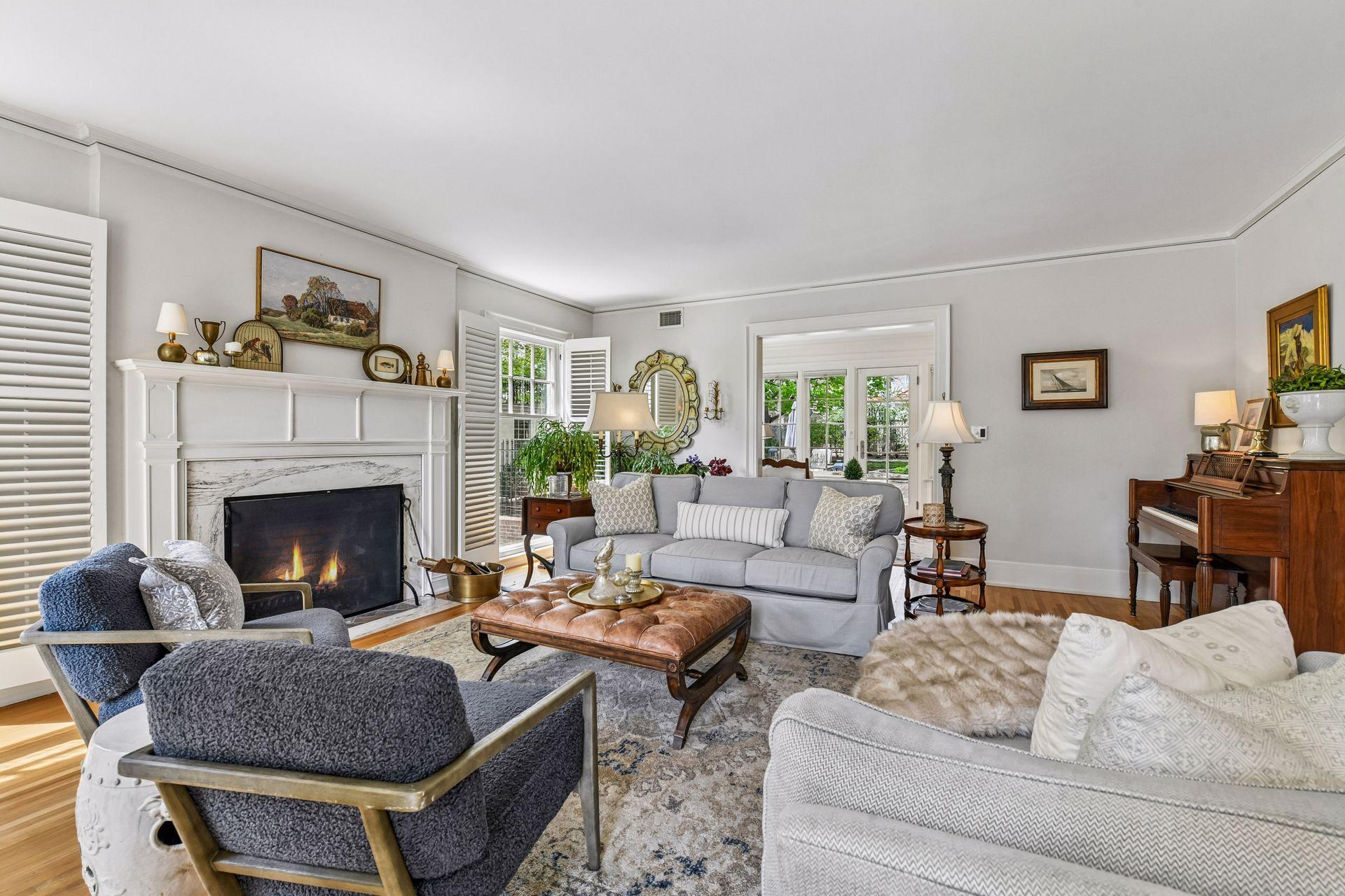 2240 W Lake Of The Isles Parkway