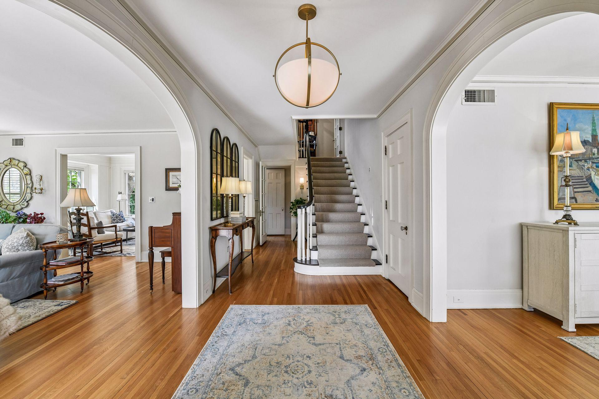 2240 W Lake Of The Isles Parkway