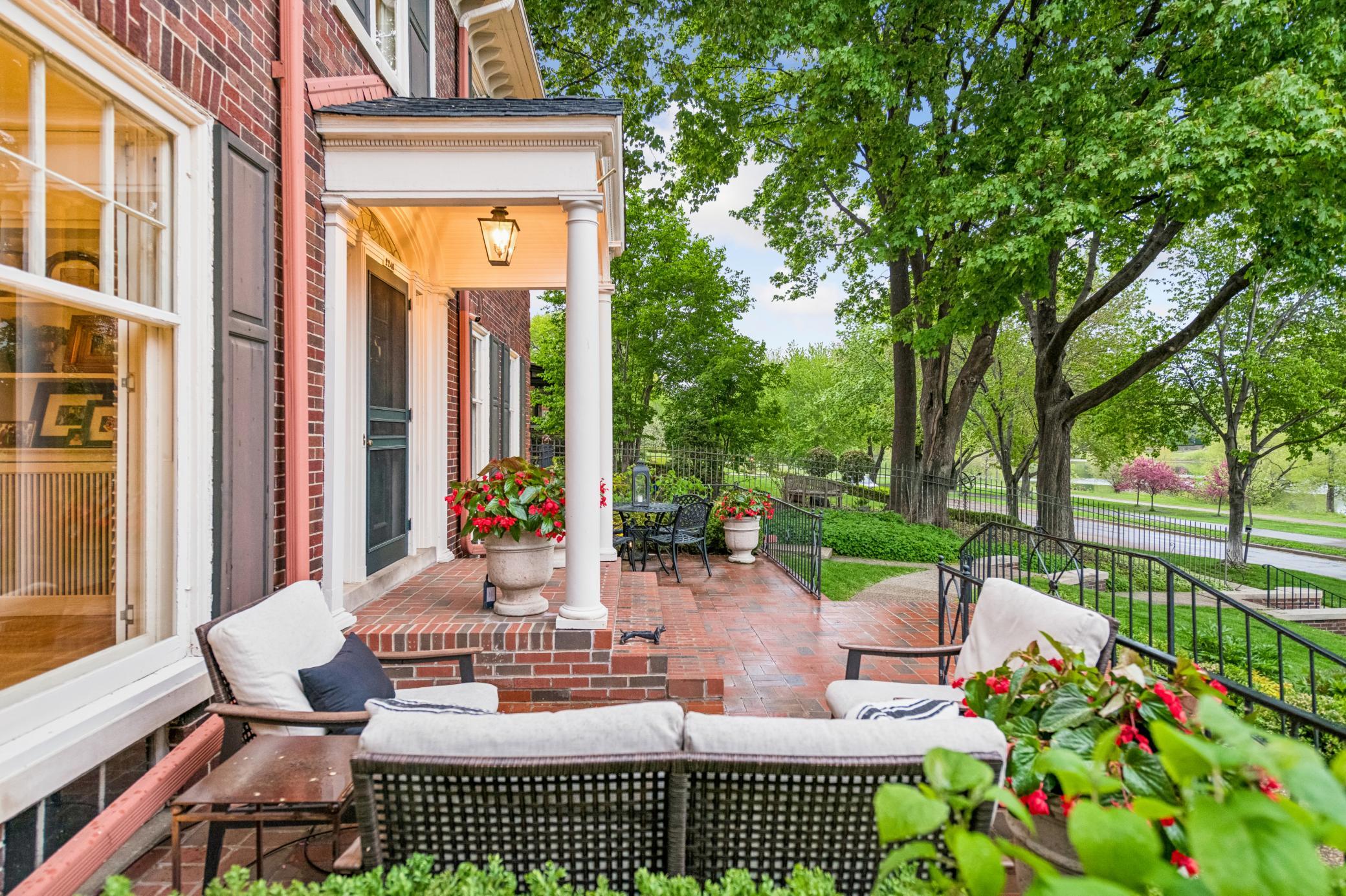 2240 W Lake Of The Isles Parkway