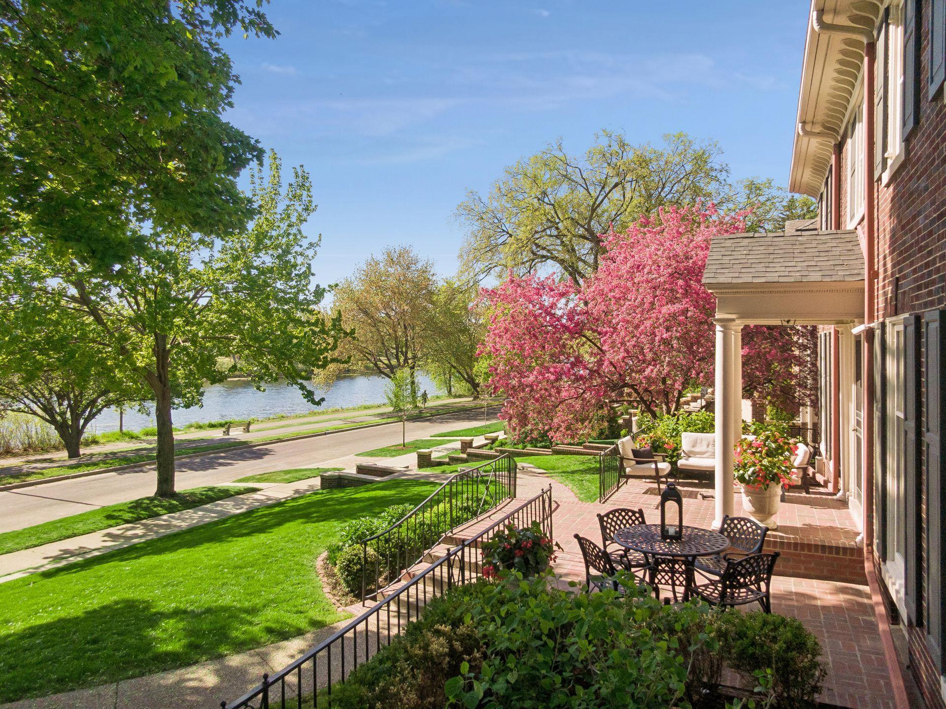 2240 W Lake Of The Isles Parkway