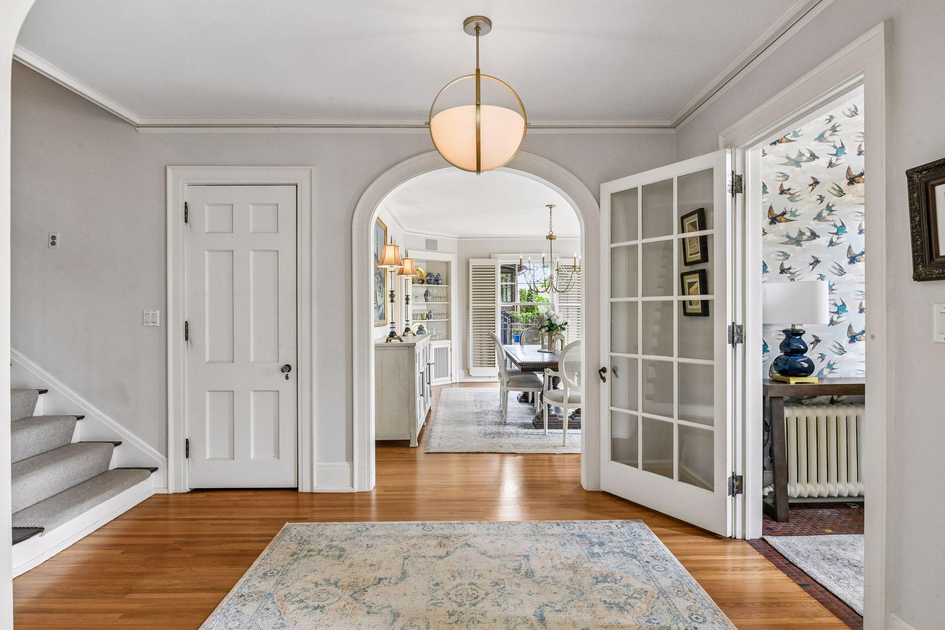 2240 W Lake Of The Isles Parkway
