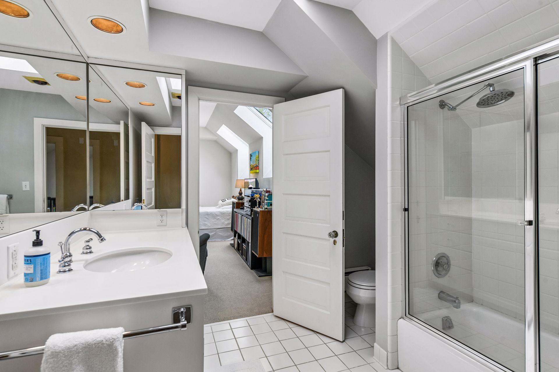2240 W Lake Of The Isles Parkway