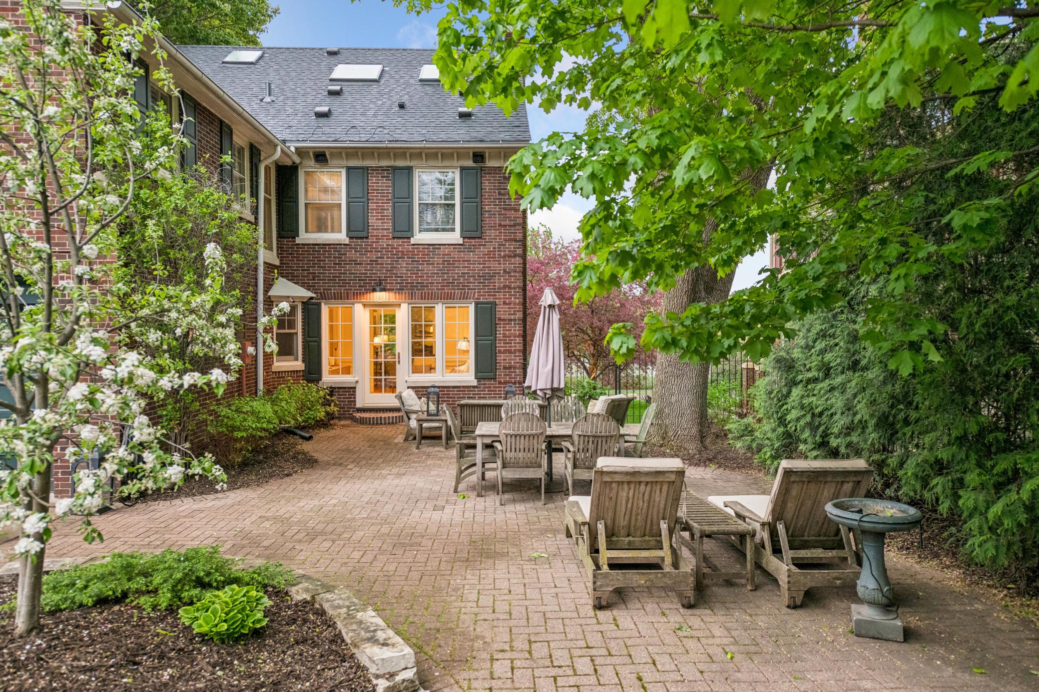 2240 W Lake Of The Isles Parkway