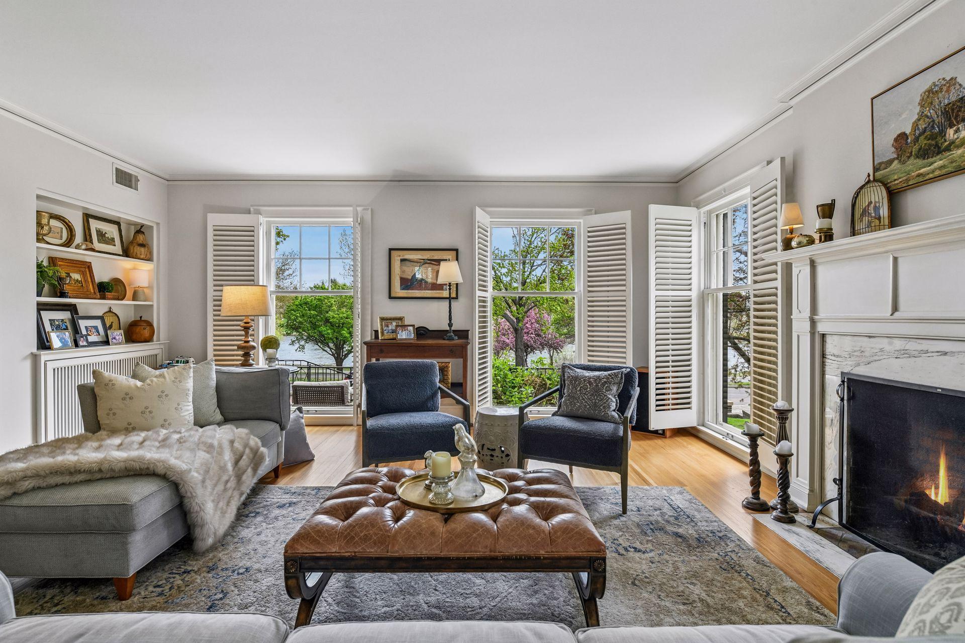 2240 W Lake Of The Isles Parkway