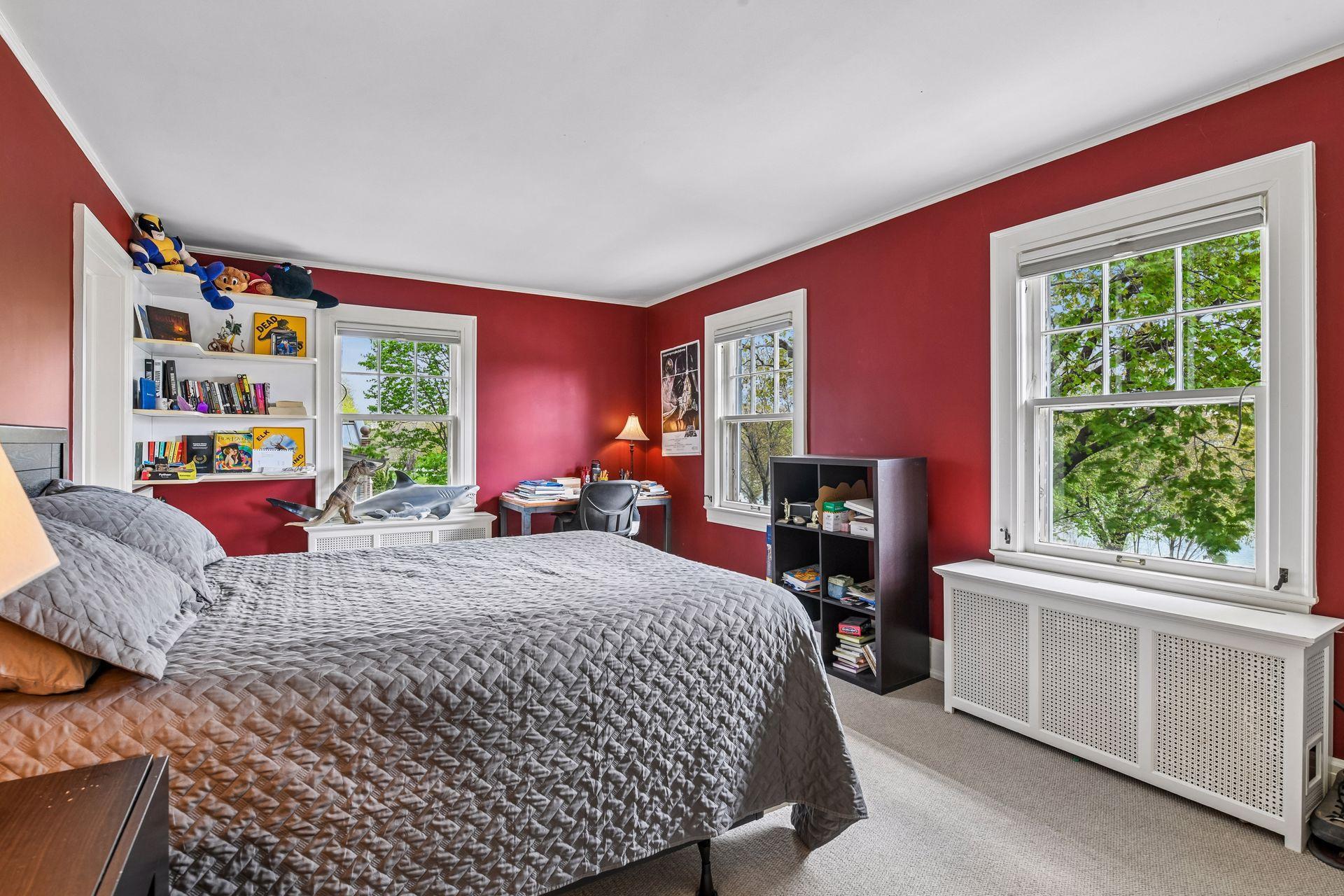 2240 W Lake Of The Isles Parkway