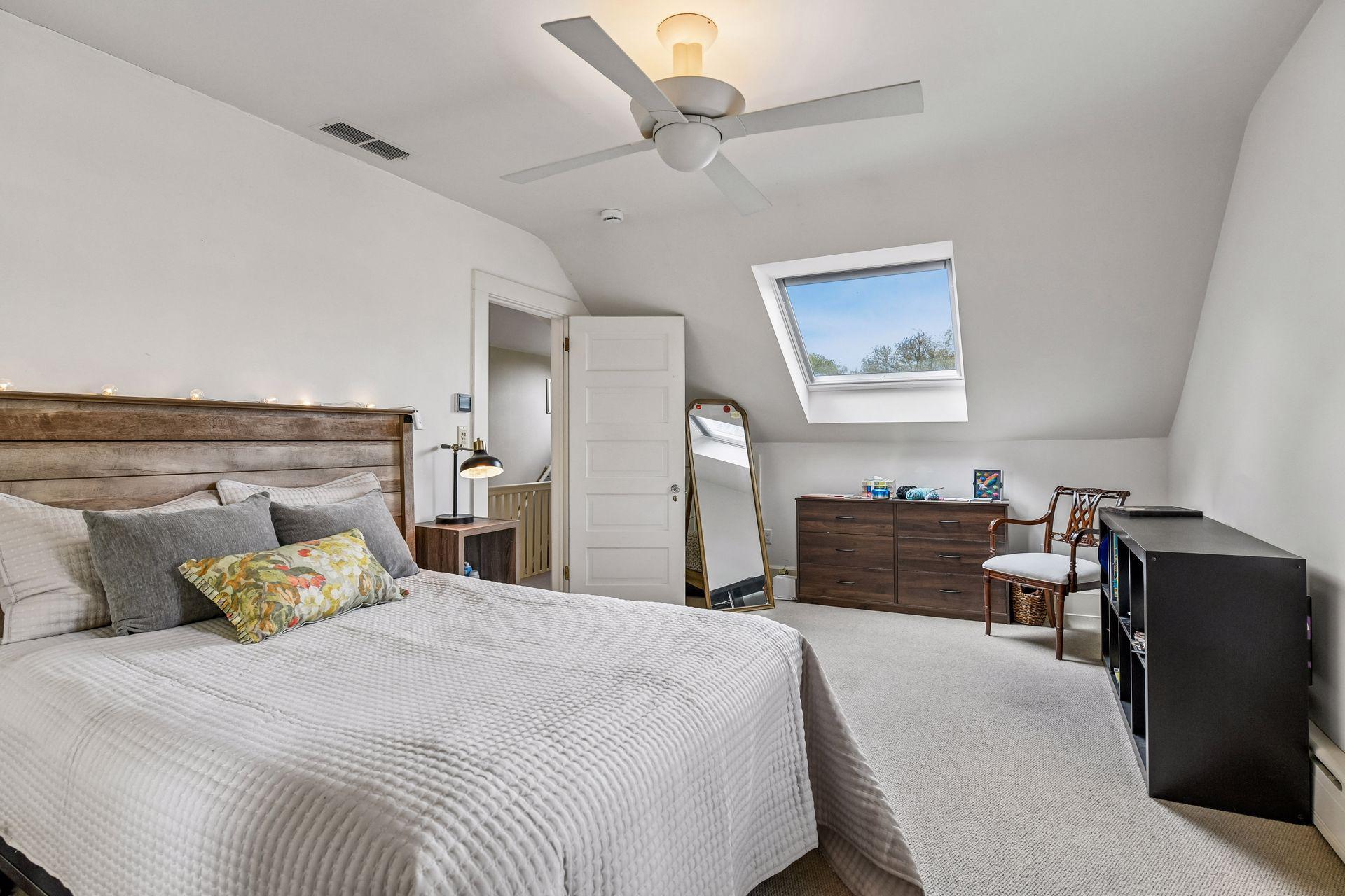 2240 W Lake Of The Isles Parkway