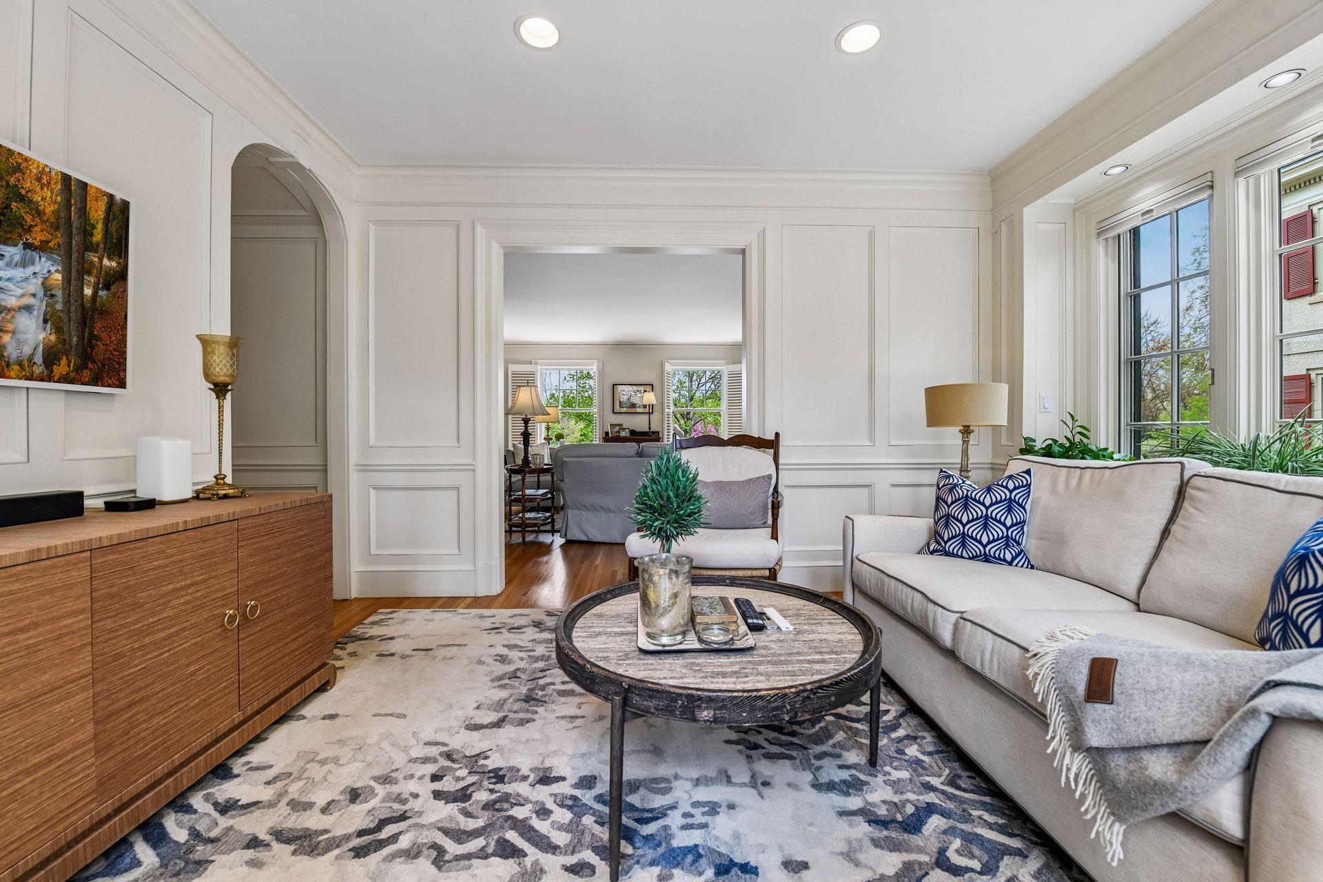 2240 W Lake Of The Isles Parkway