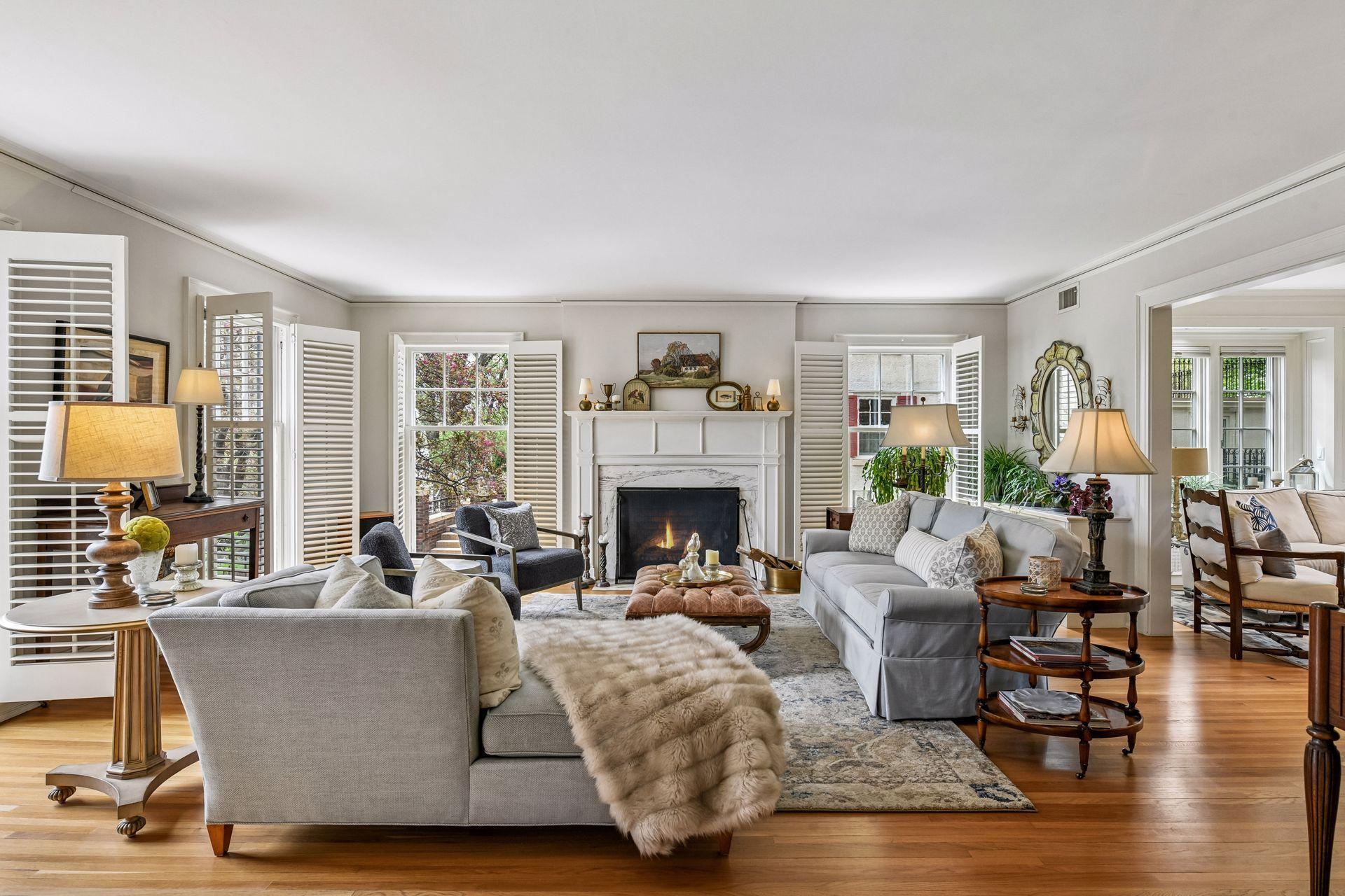 2240 W Lake Of The Isles Parkway