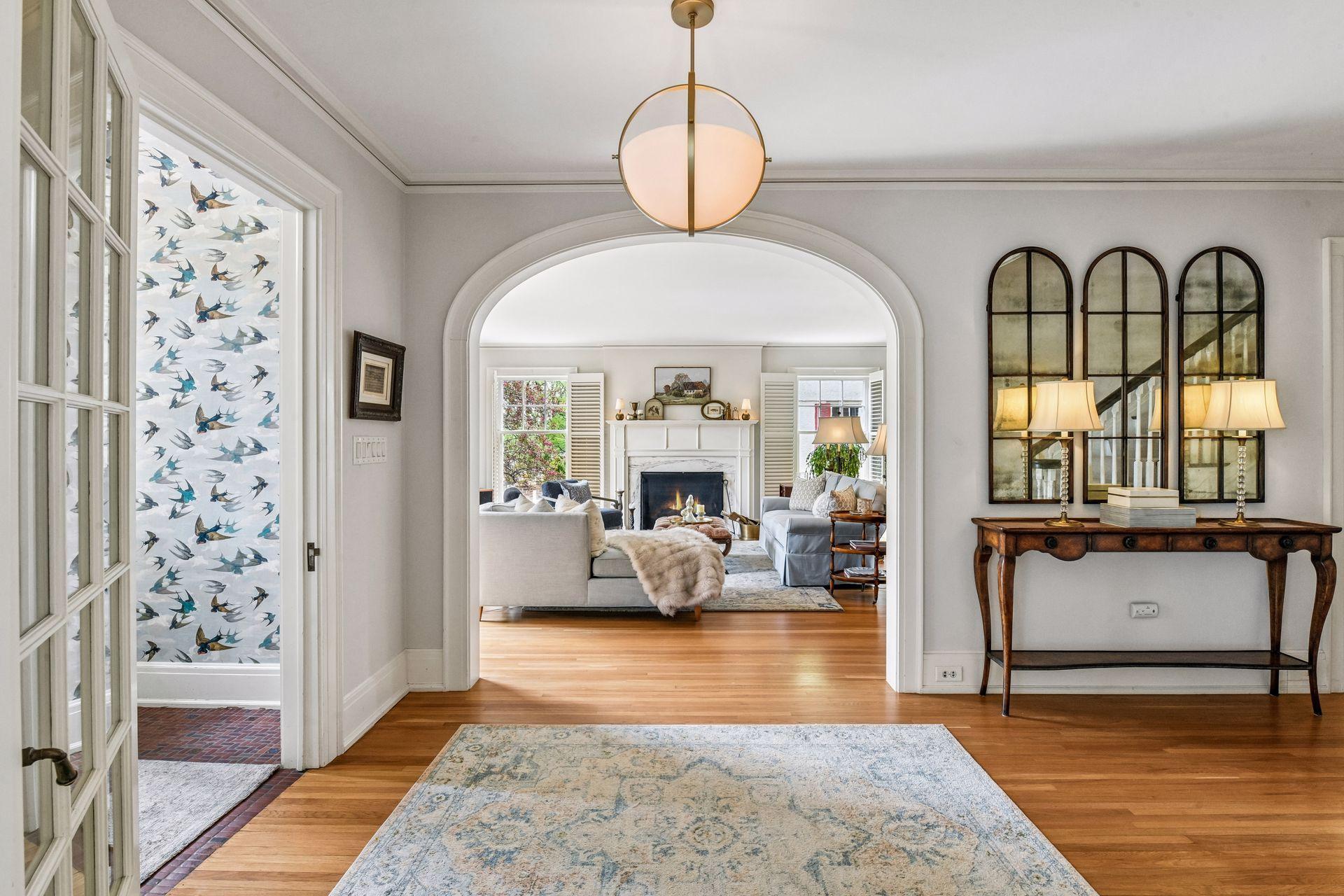 2240 W Lake Of The Isles Parkway