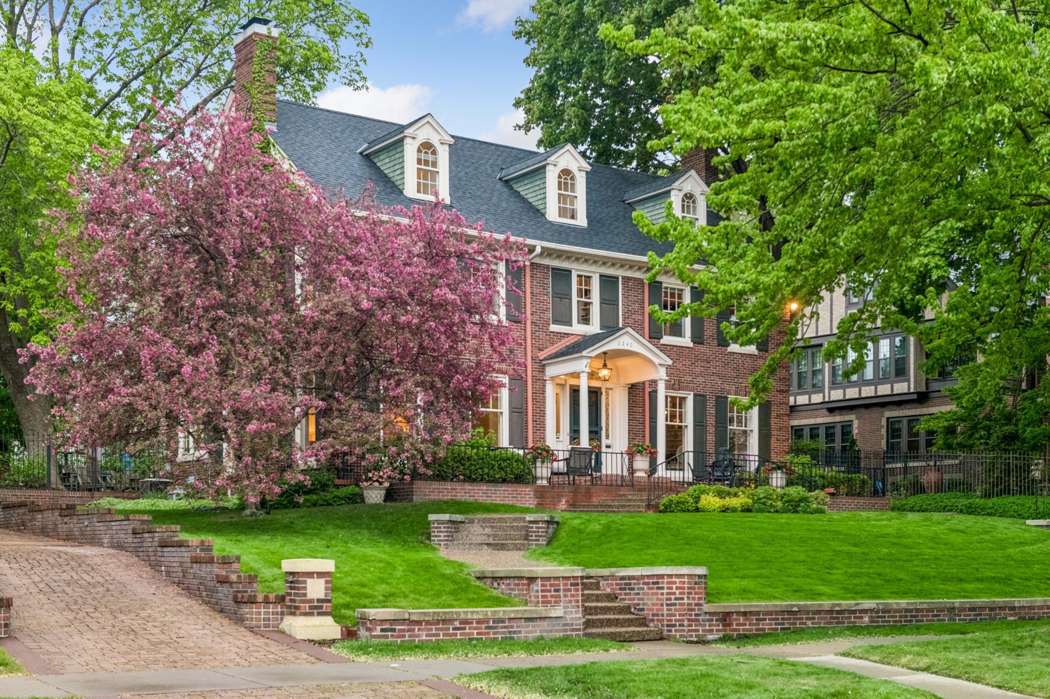 2240 W Lake Of The Isles Parkway