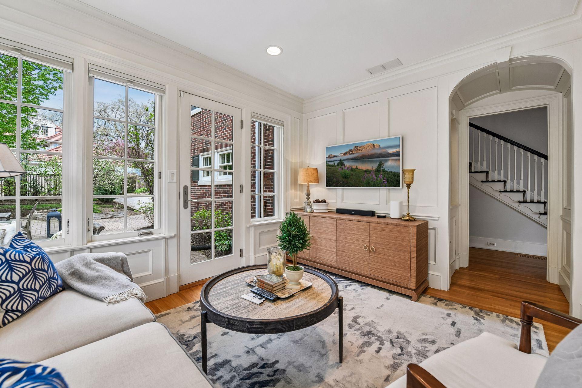 2240 W Lake Of The Isles Parkway