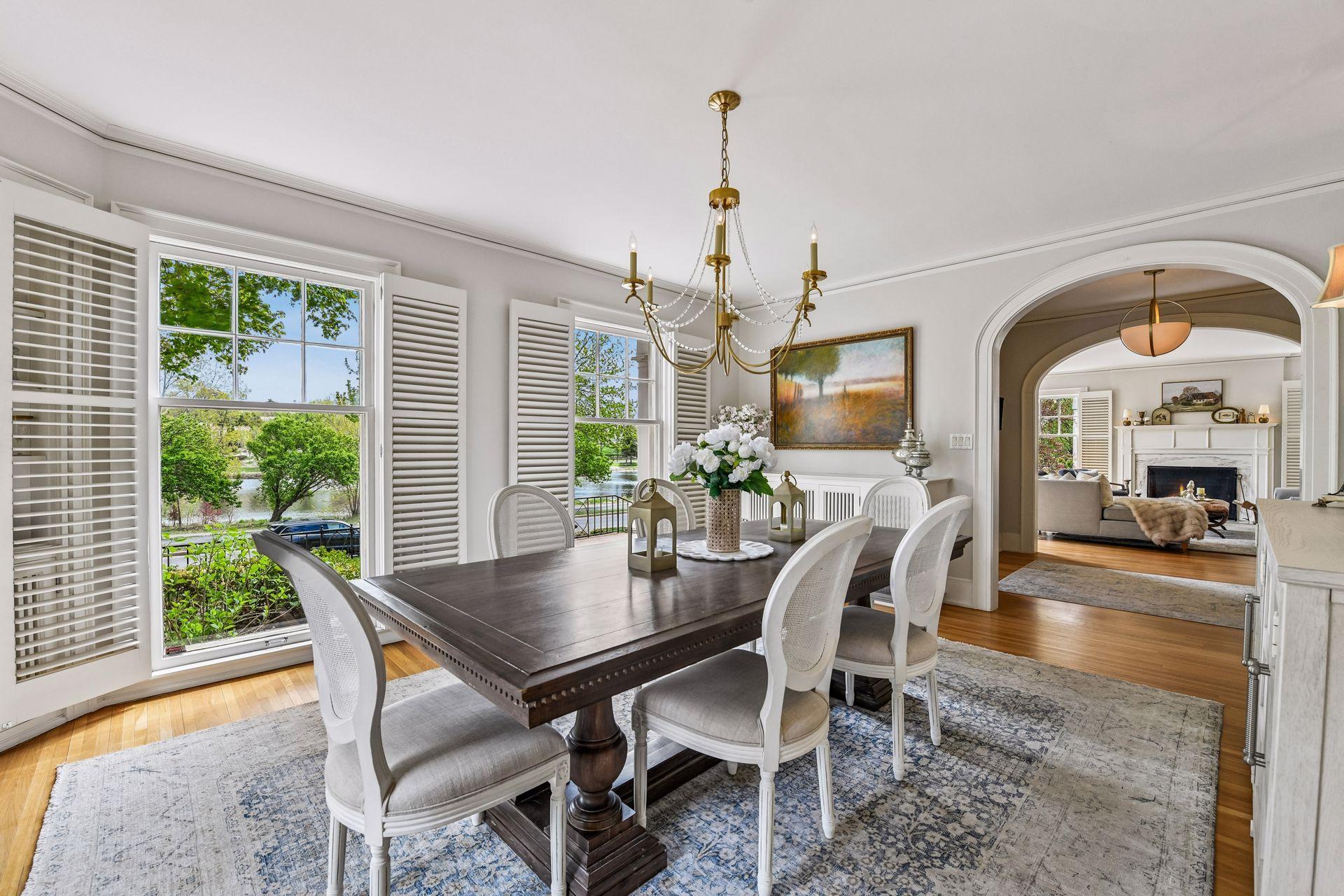 2240 W Lake Of The Isles Parkway