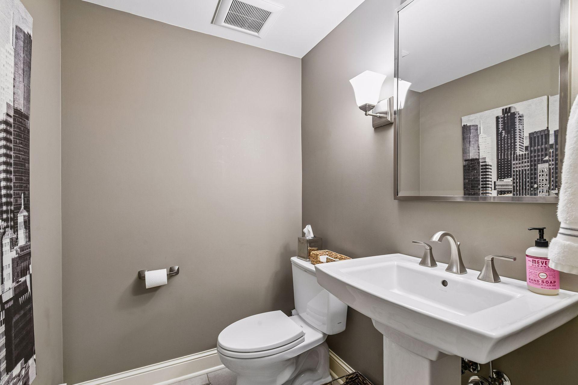 2240 W Lake Of The Isles Parkway