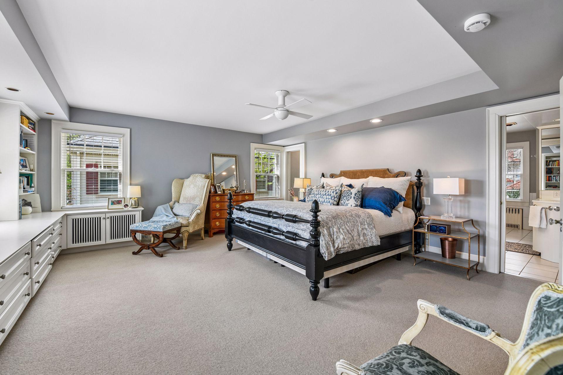 2240 W Lake Of The Isles Parkway