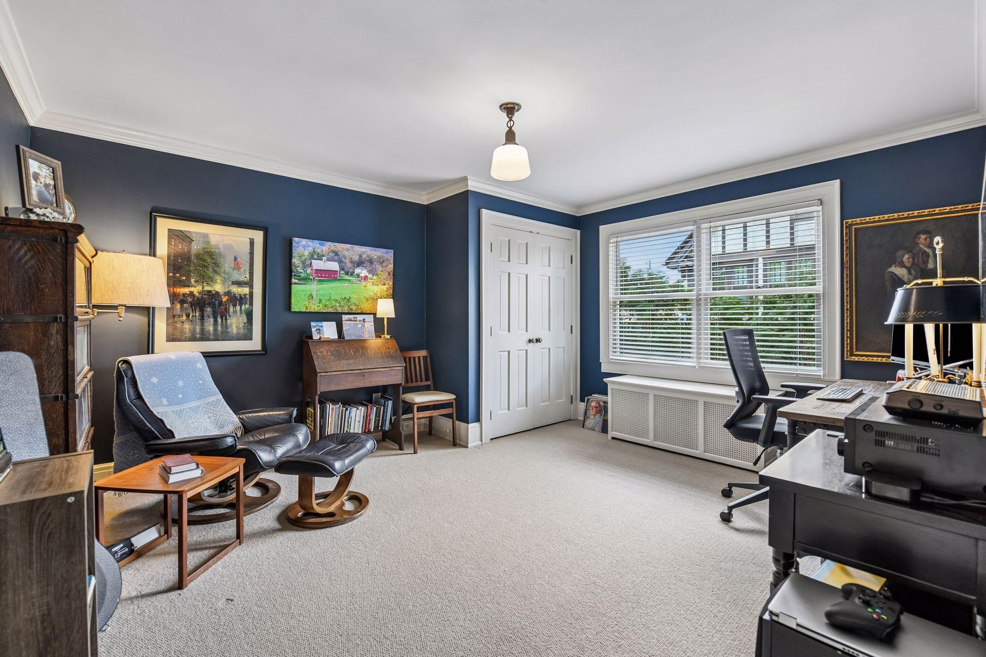 2240 W Lake Of The Isles Parkway