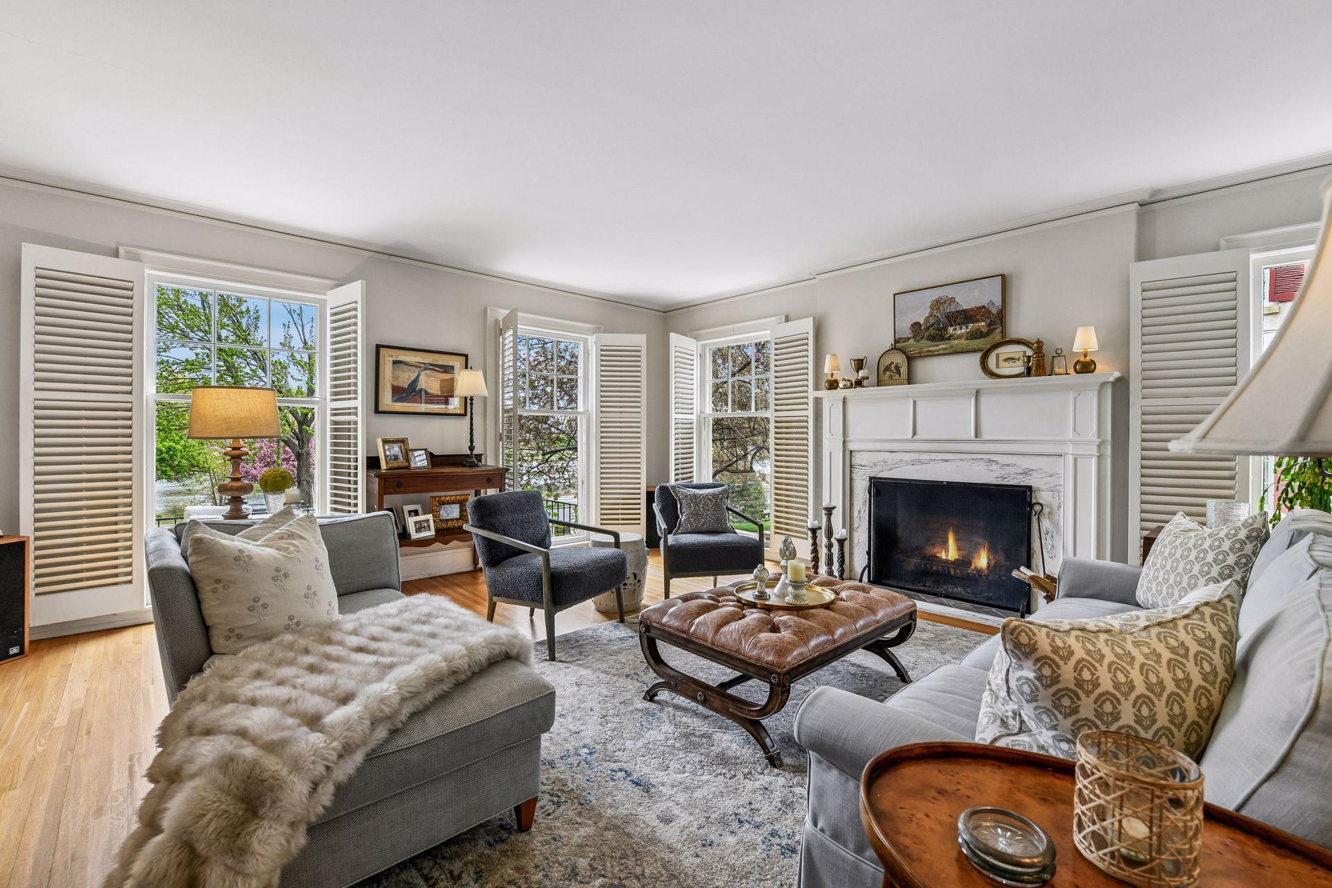 2240 W Lake Of The Isles Parkway