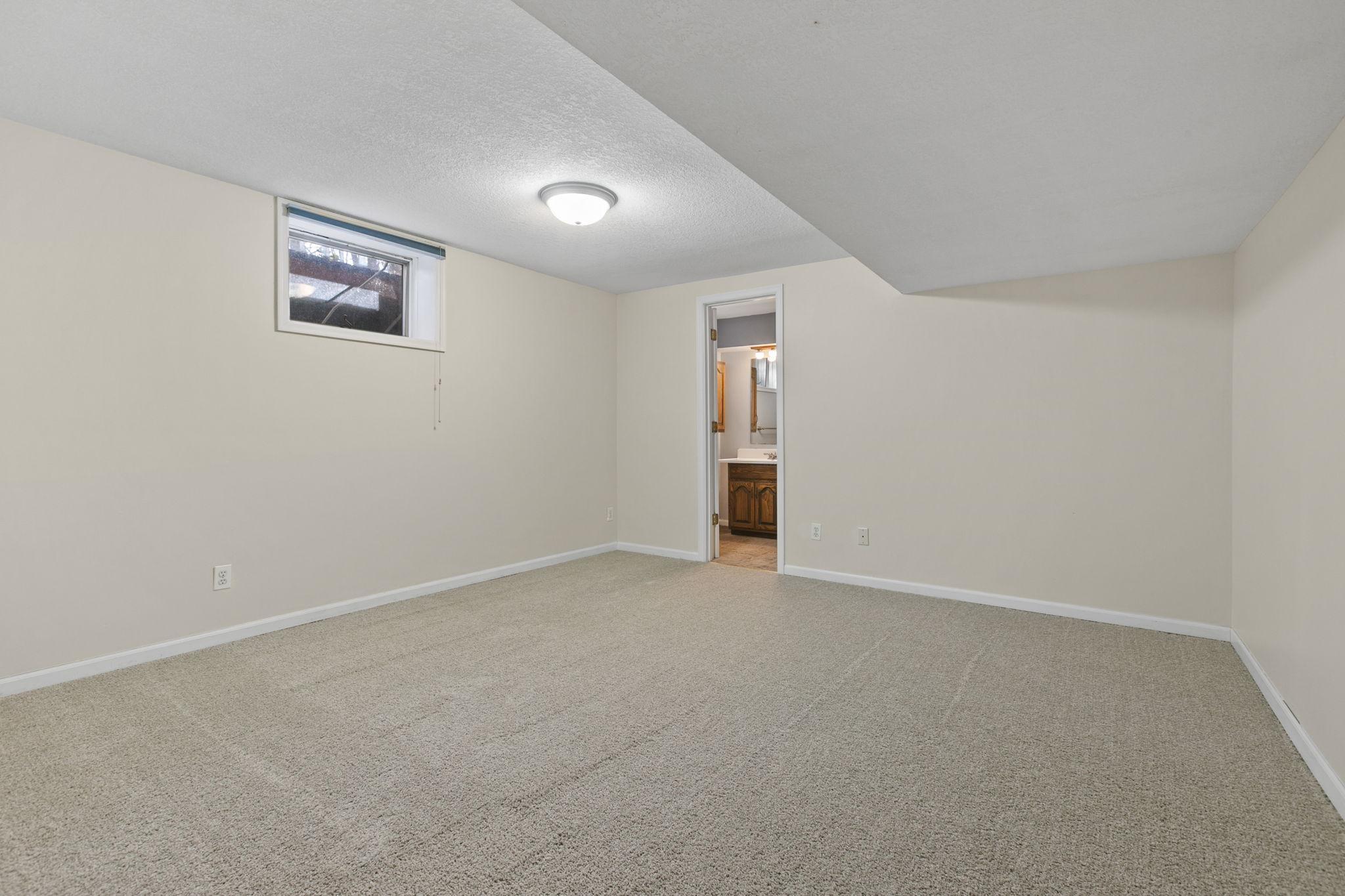 1382 Lakeside Circle