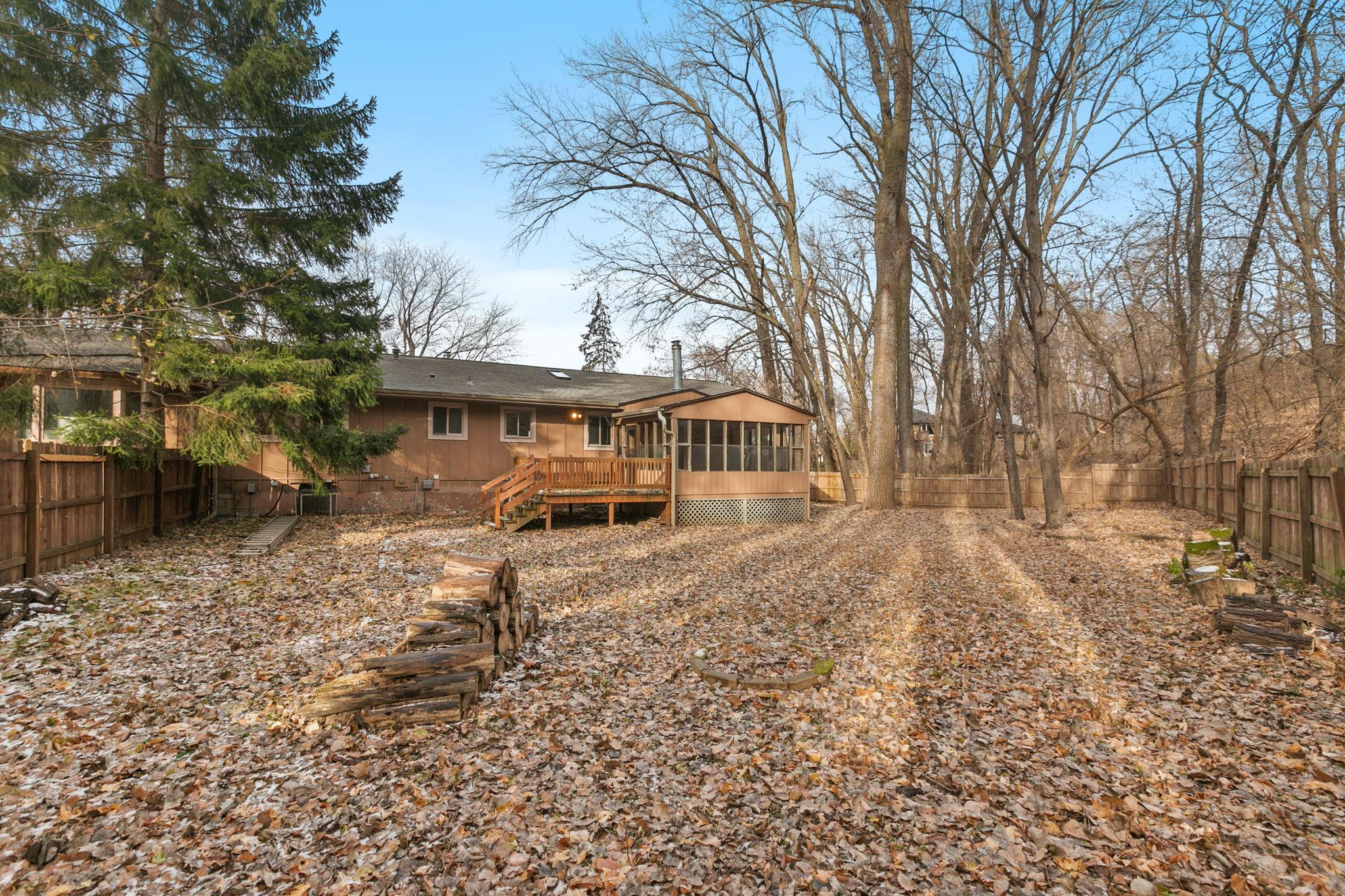 1382 Lakeside Circle